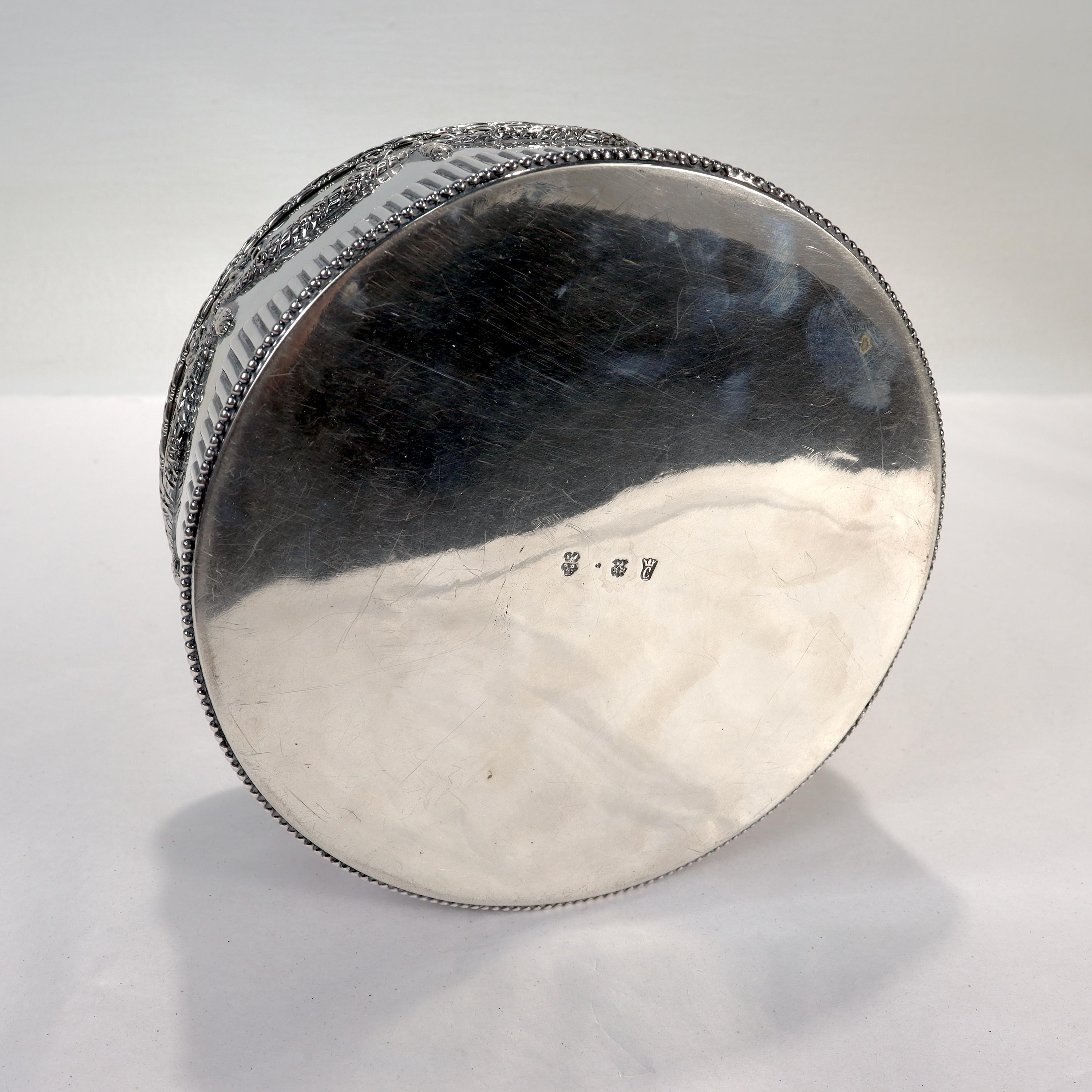 Boîte ou coffret de table néoclassique en argent allemand ancien signé, de style figuratif en vente 6
