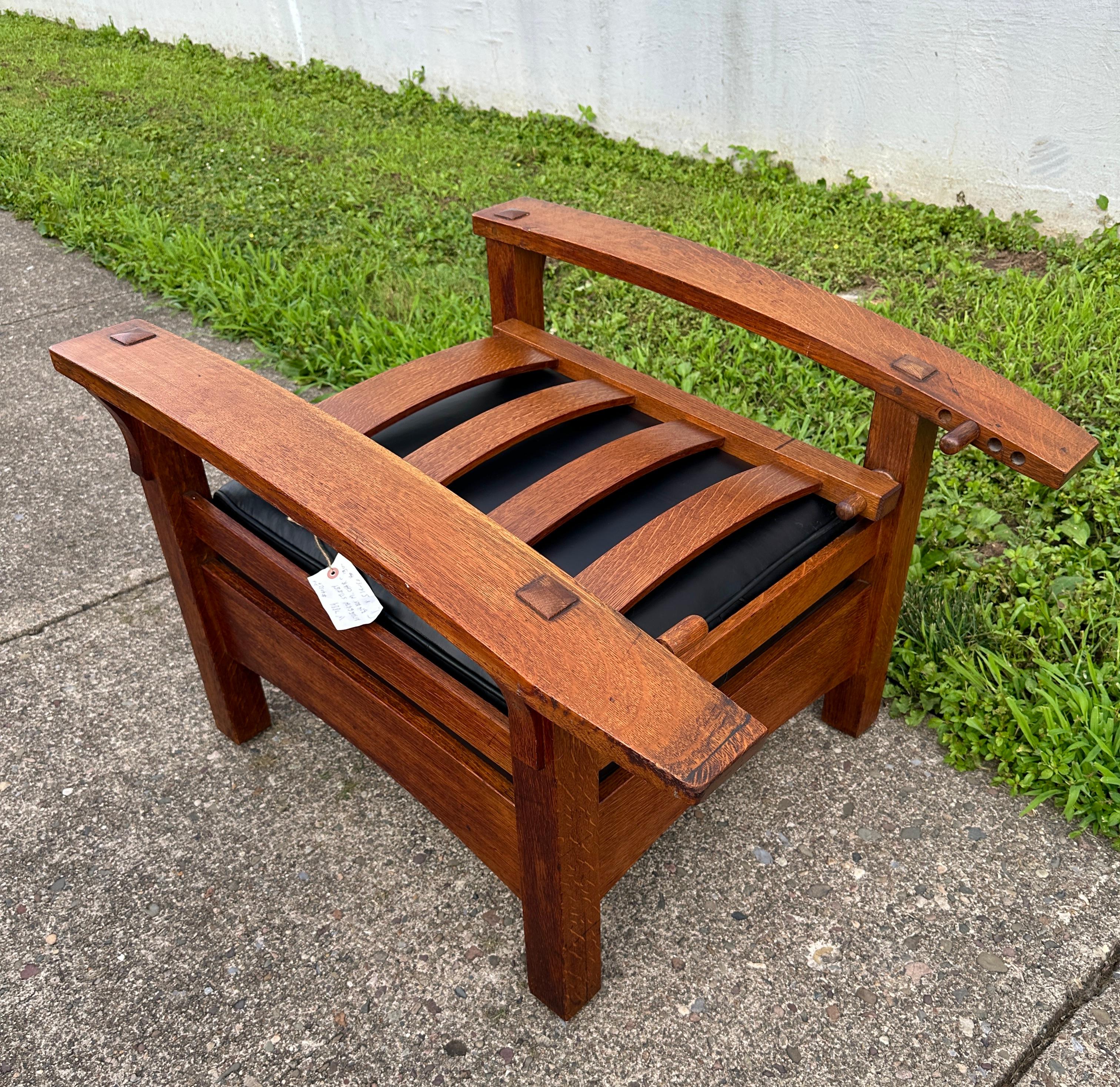 Chaise Morris ancienne signée Gustav Stickley à bras arqué - W7884 en vente 6