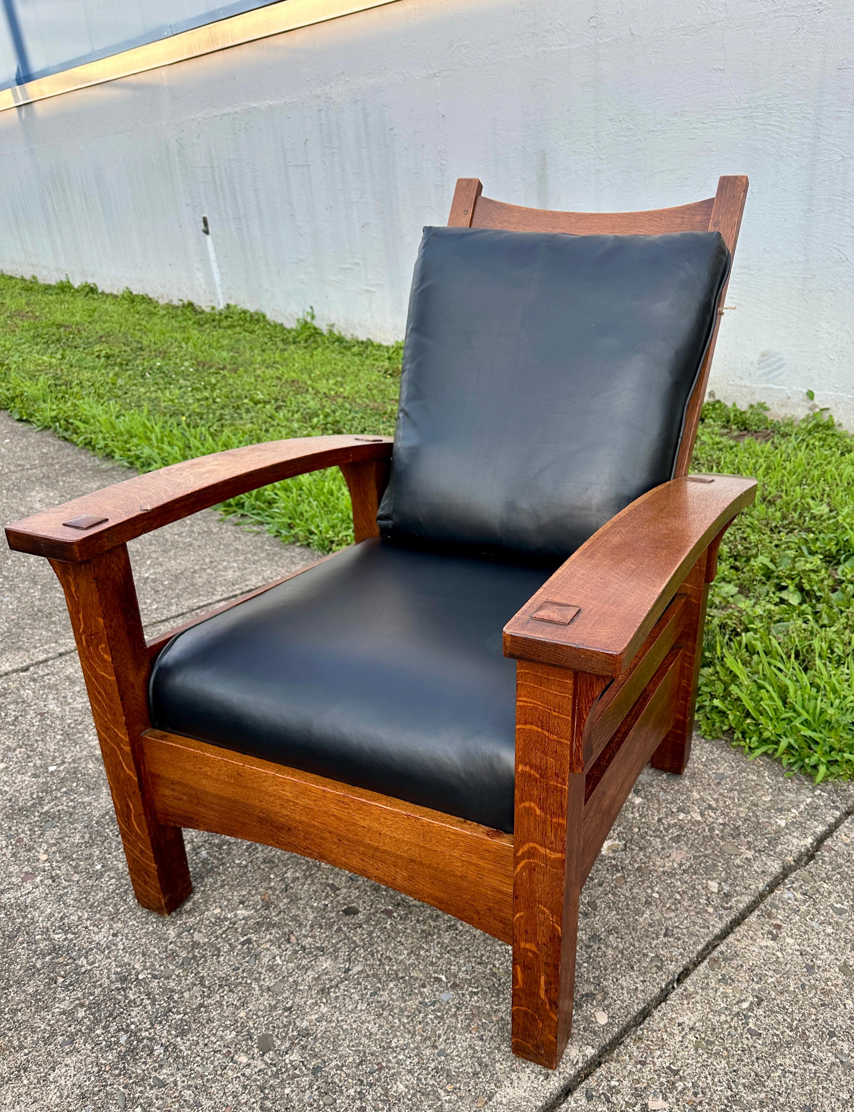 Chaise Morris ancienne signée Gustav Stickley à bras arqué - W7884 en vente 7