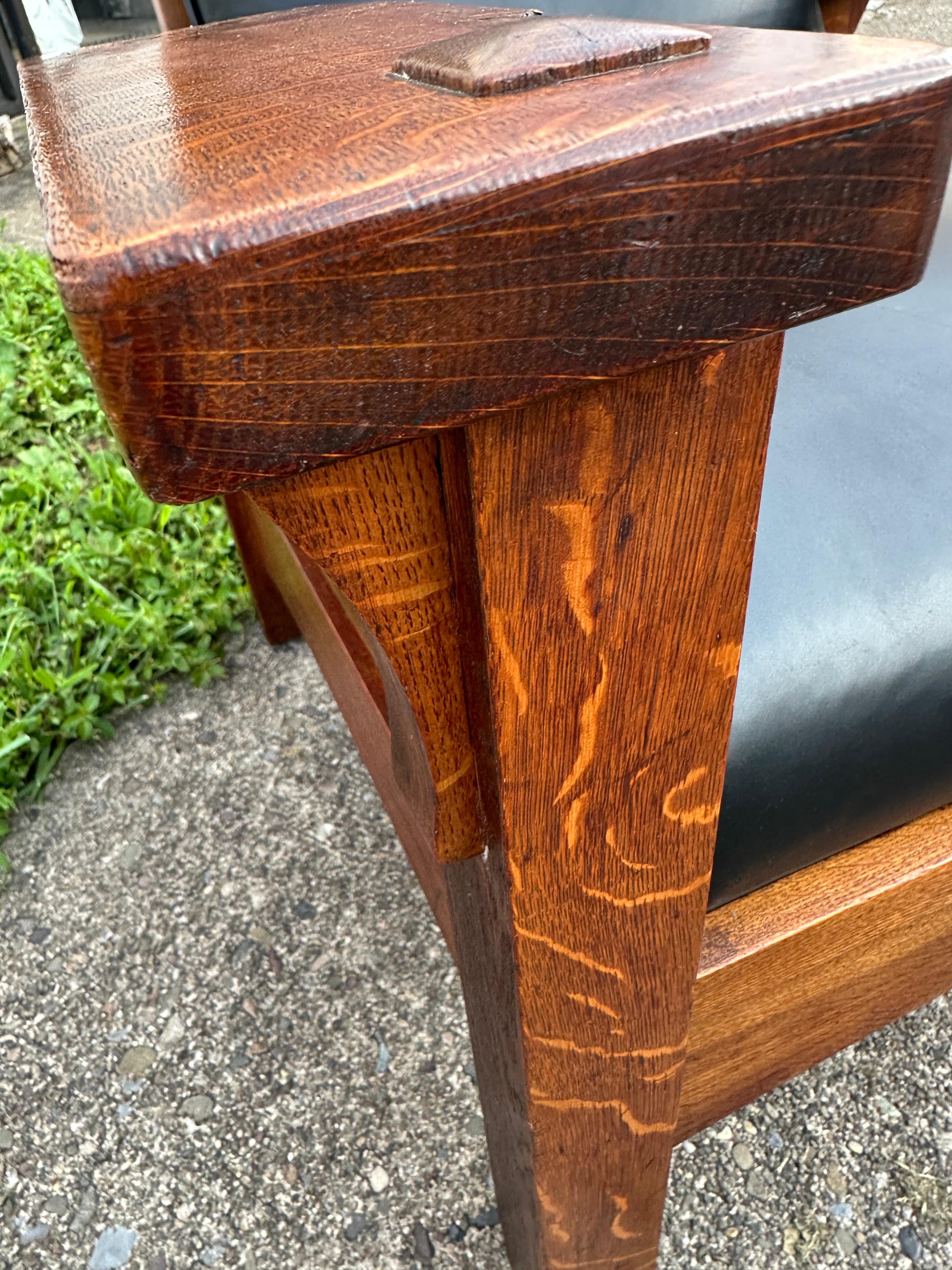 Chaise Morris ancienne signée Gustav Stickley à bras arqué - W7884 en vente 13