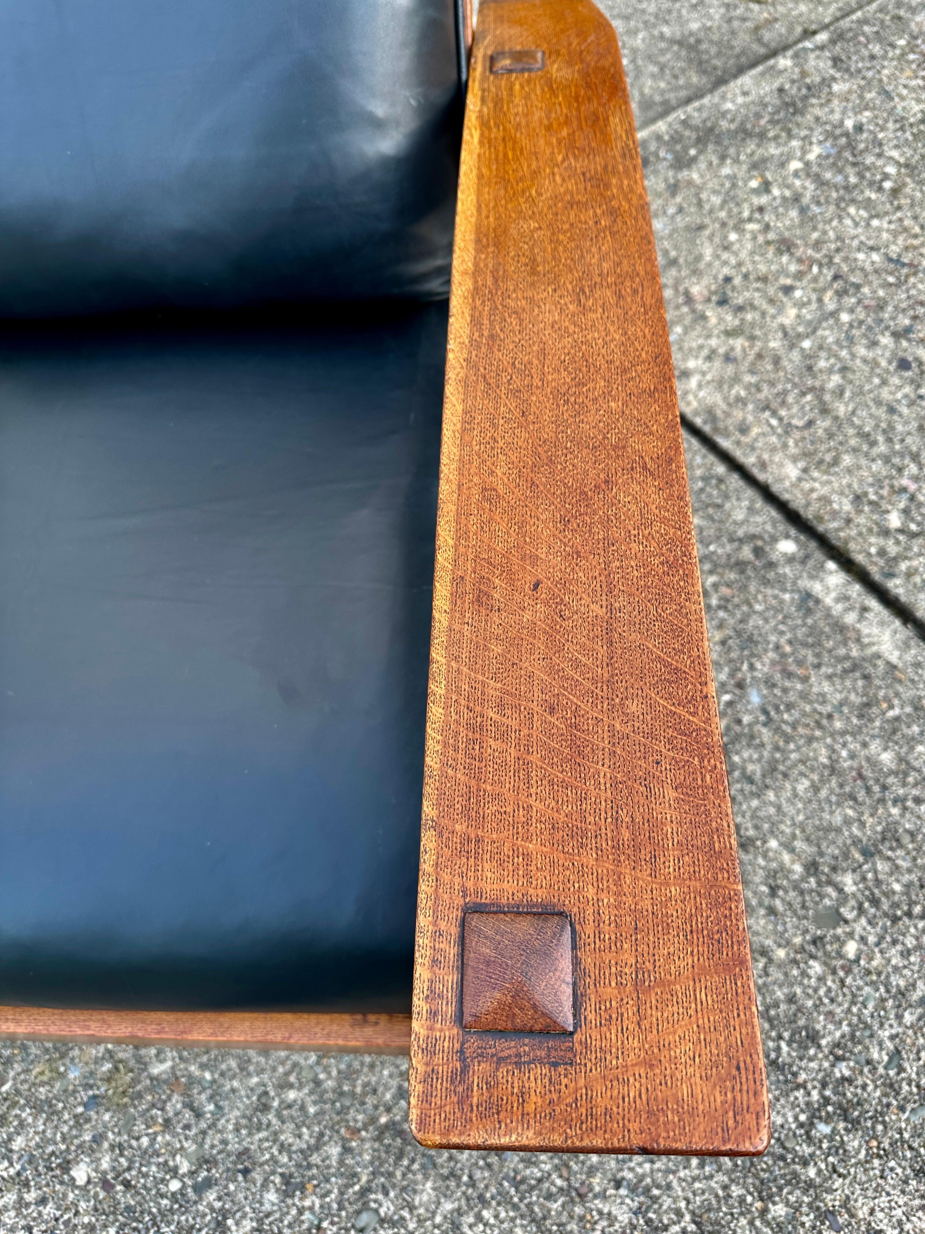 Arts and Crafts Chaise Morris ancienne signée Gustav Stickley à bras arqué - W7884 en vente