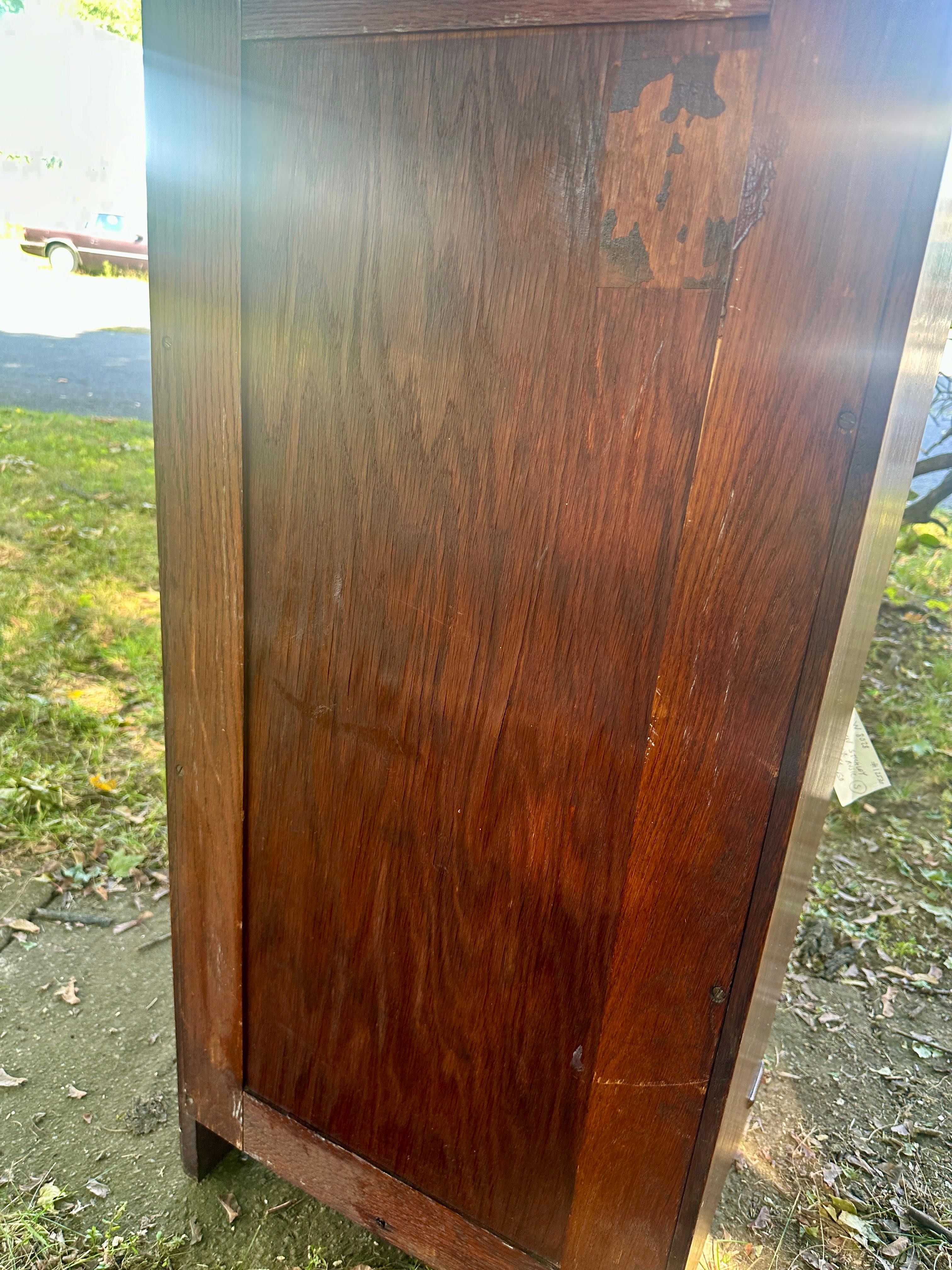 Armoire ancienne à une porte signée Gustav Stickley - W8028 en vente 4