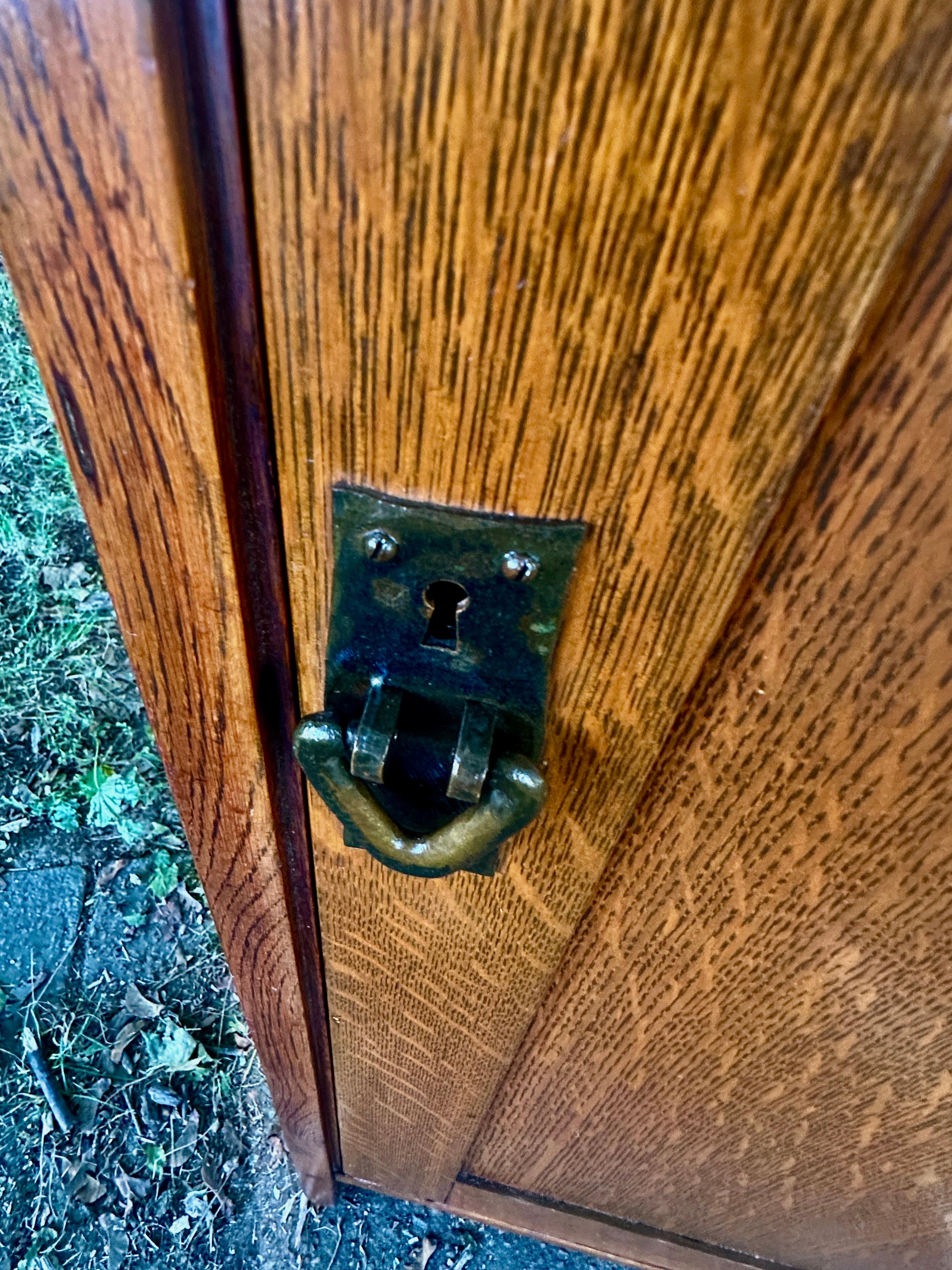 Début du 20ème siècle Armoire ancienne à une porte signée Gustav Stickley - W8028 en vente