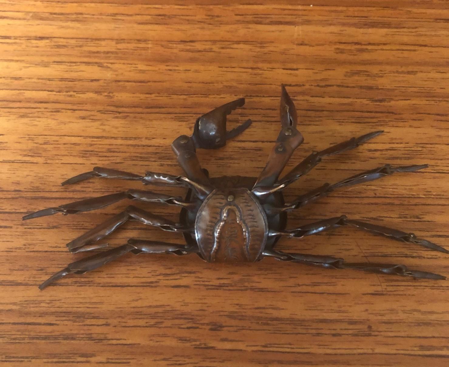 Antique Signed Japanese Articulated Crab Sculpture in Copper Jizai Okimono In Good Condition For Sale In San Diego, CA