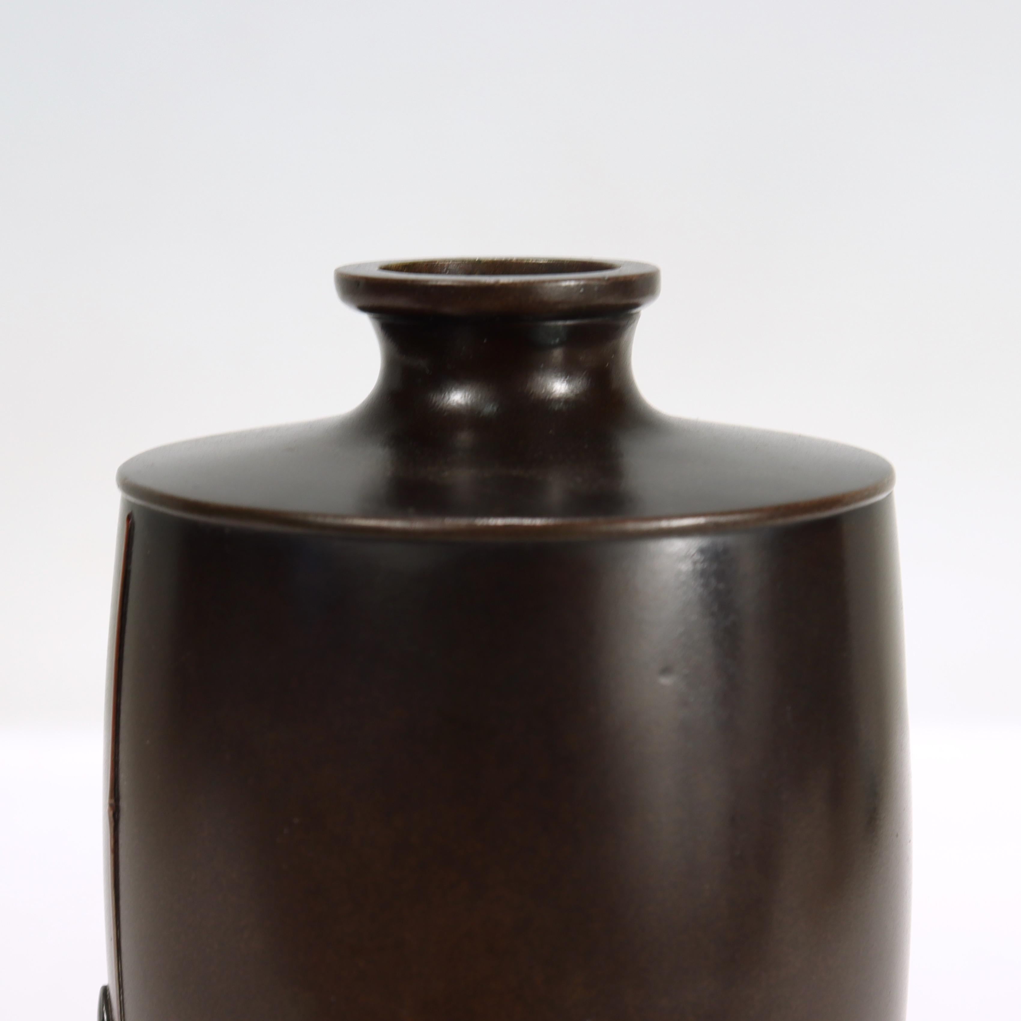 Vase Butterbur japonais ancien en bronze et métaux mélangés signé Atsuyoshi / Inoue en vente 5