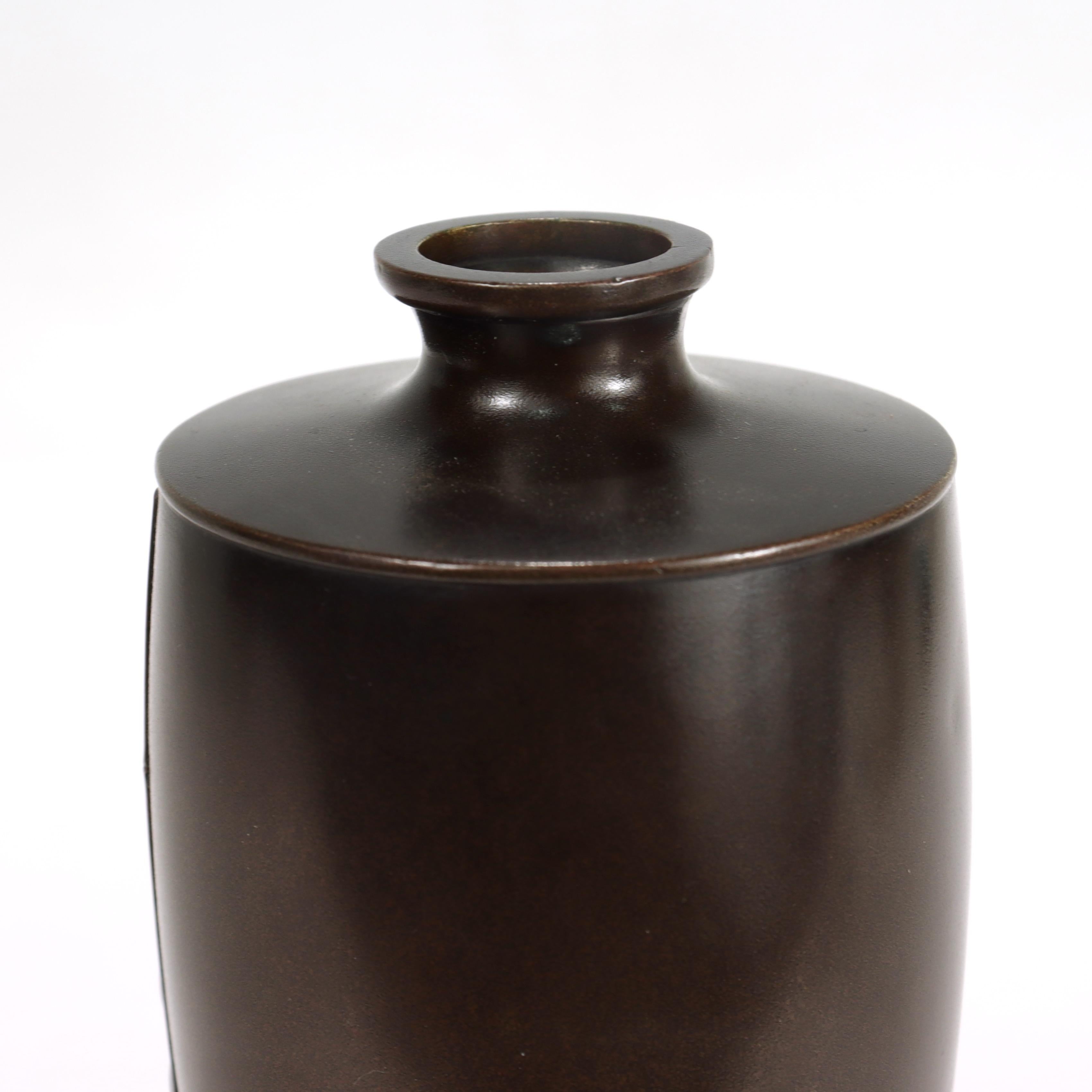 Vase Butterbur japonais ancien en bronze et métaux mélangés signé Atsuyoshi / Inoue en vente 6