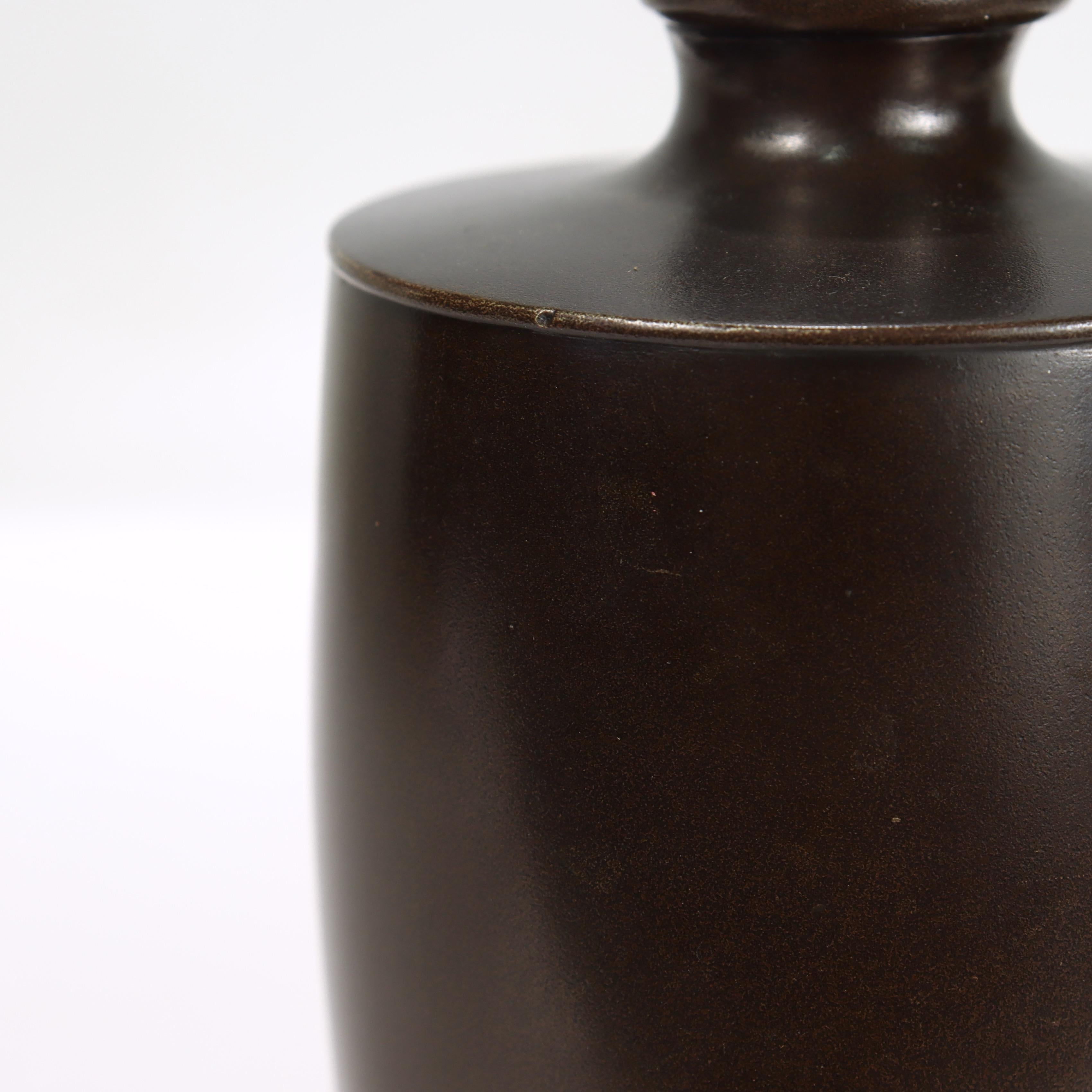 Vase Butterbur japonais ancien en bronze et métaux mélangés signé Atsuyoshi / Inoue en vente 7