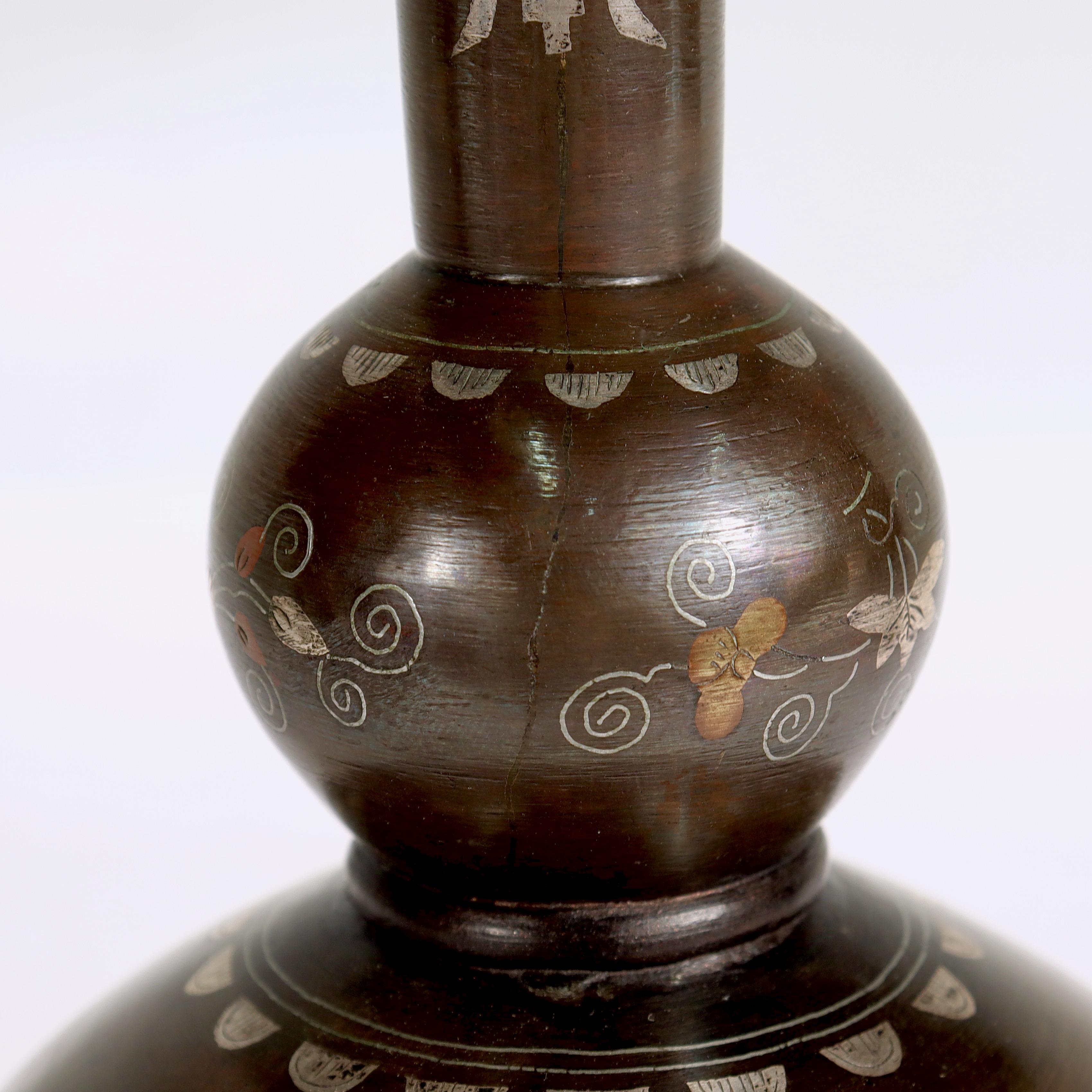 Vase japonais ancien signé en forme de double gourde en bronze de la période Meiji en alliage  en vente 5