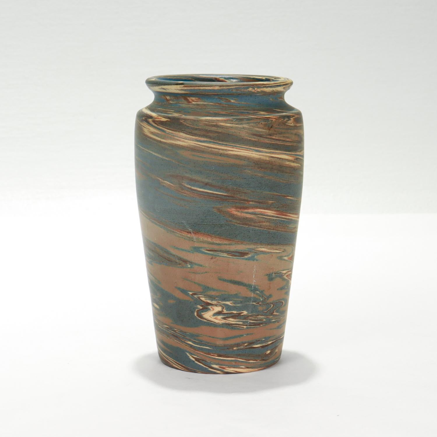 Antique Signed Niloak Marbleized Mission Swirl Ozark Pottery Vase In Good Condition For Sale In Philadelphia, PA