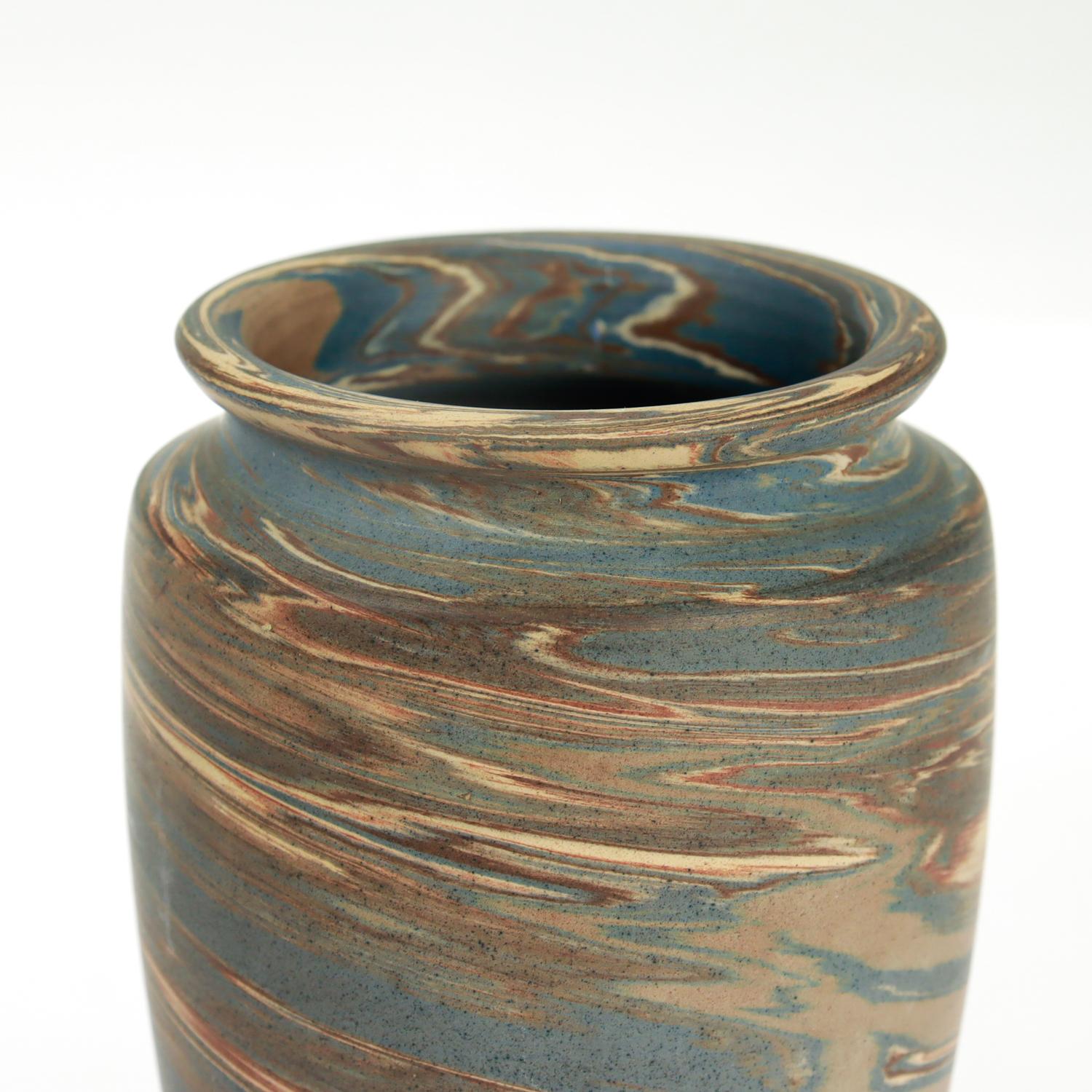 Ceramic Antique Signed Niloak Marbleized Mission Swirl Ozark Pottery Vase For Sale