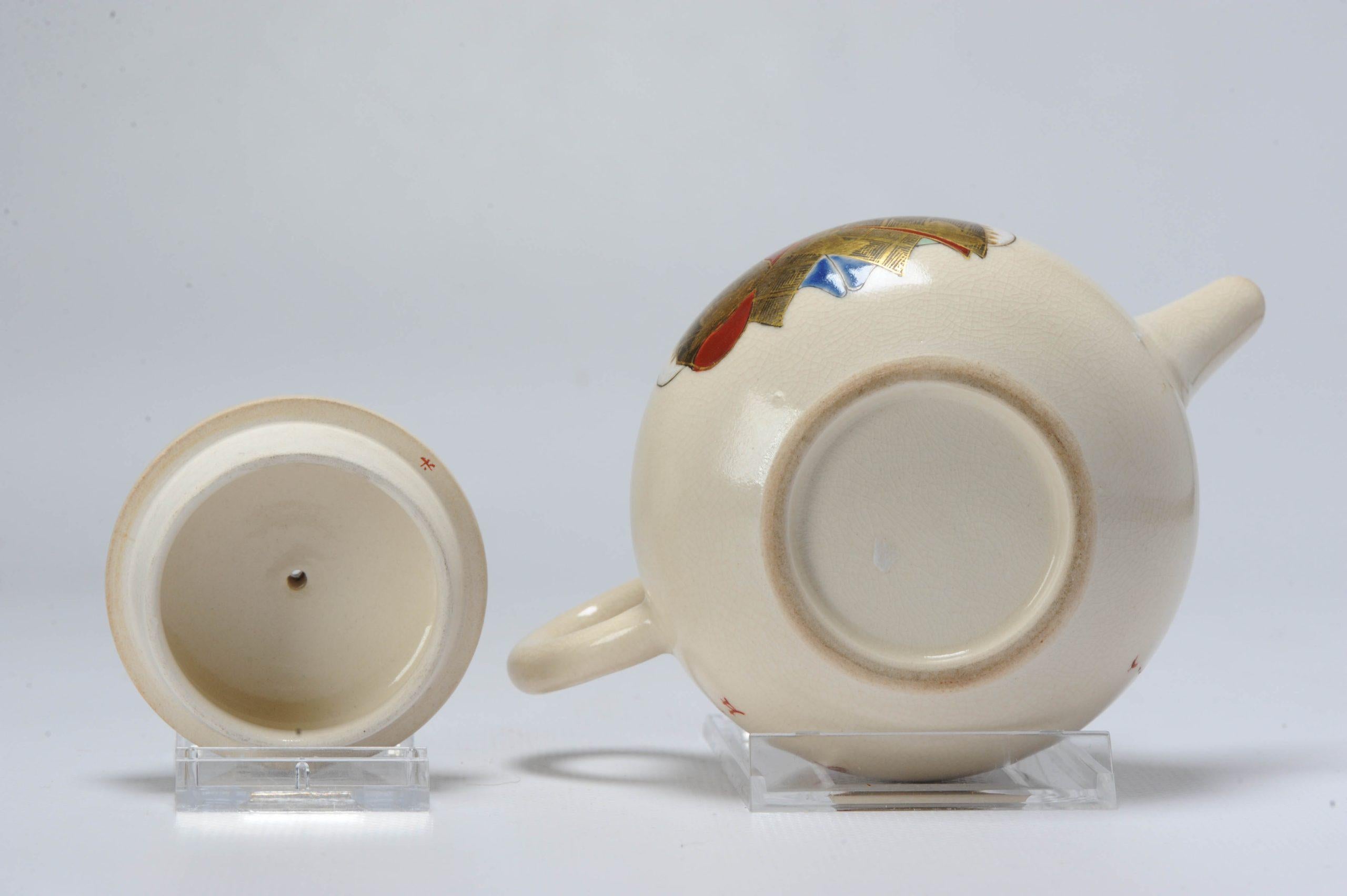 Antique Signed Satsuma Teapot Fujiware no Teika, Late 19th/Early 20th Century In Good Condition For Sale In Amsterdam, Noord Holland