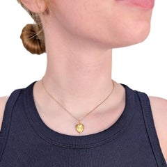 Colgante o dije antiguo con forma de corazón figurativo de Sloan, de oro de 14 quilates y diamantes, firmado