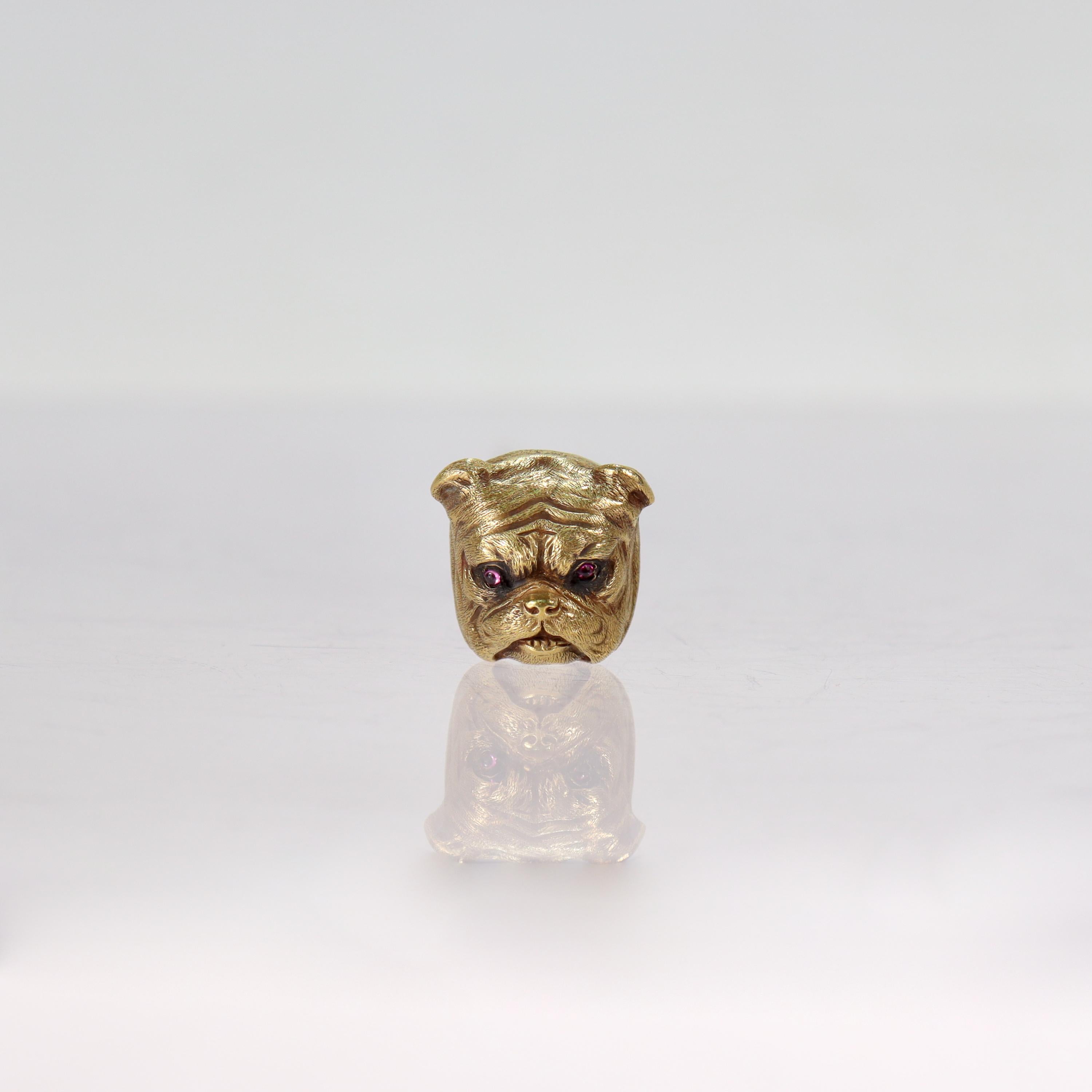 Antike signierte Sloan & Co 14K Gold Figurale Bulldogge-Hutnadel mit Rubin-Augen, signiert im Zustand „Gut“ im Angebot in Philadelphia, PA