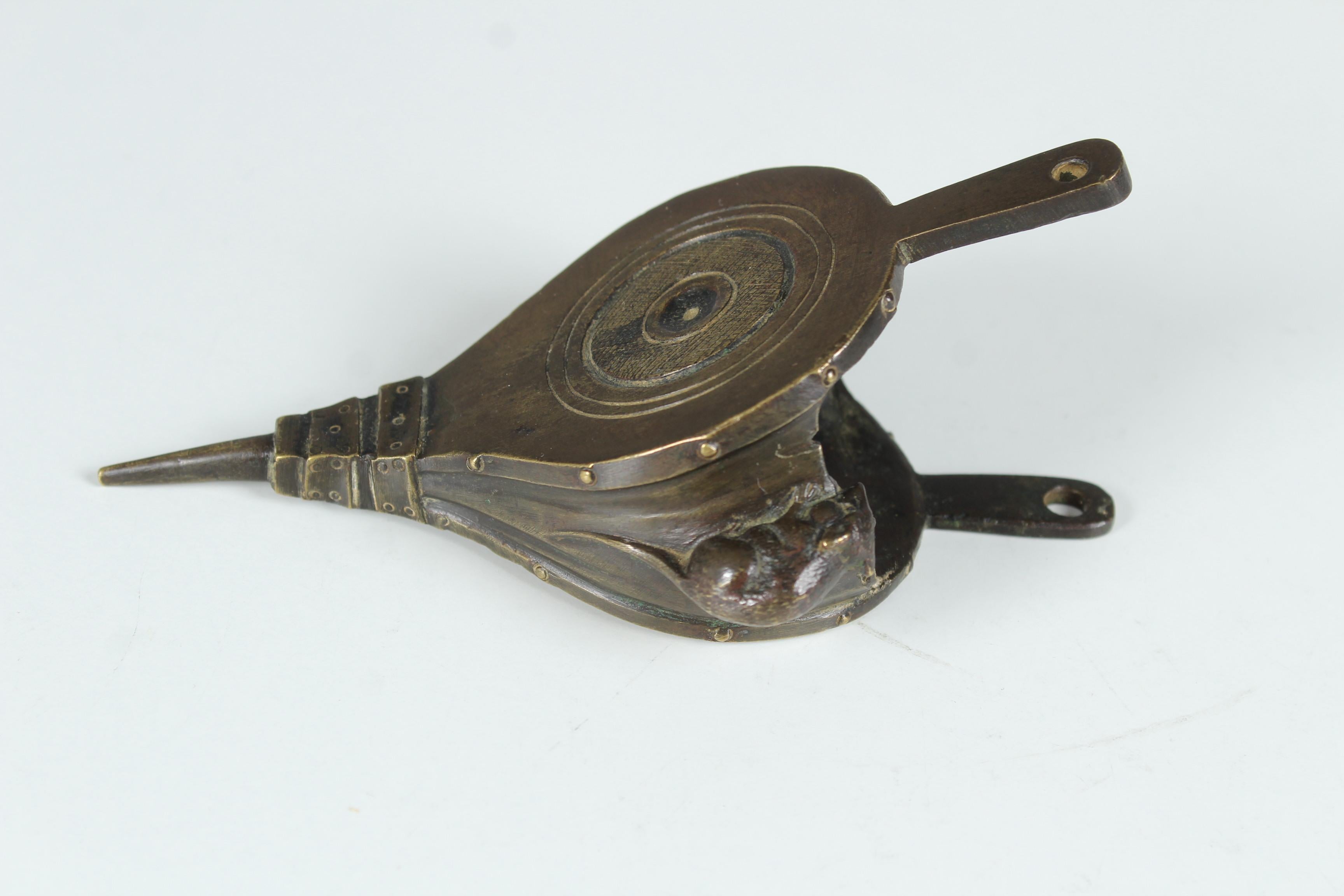 Antiker signierter Utensil-Halter, Kissen mit Maus, „Mabotte“, Frankreich, 1880er Jahre im Angebot 2