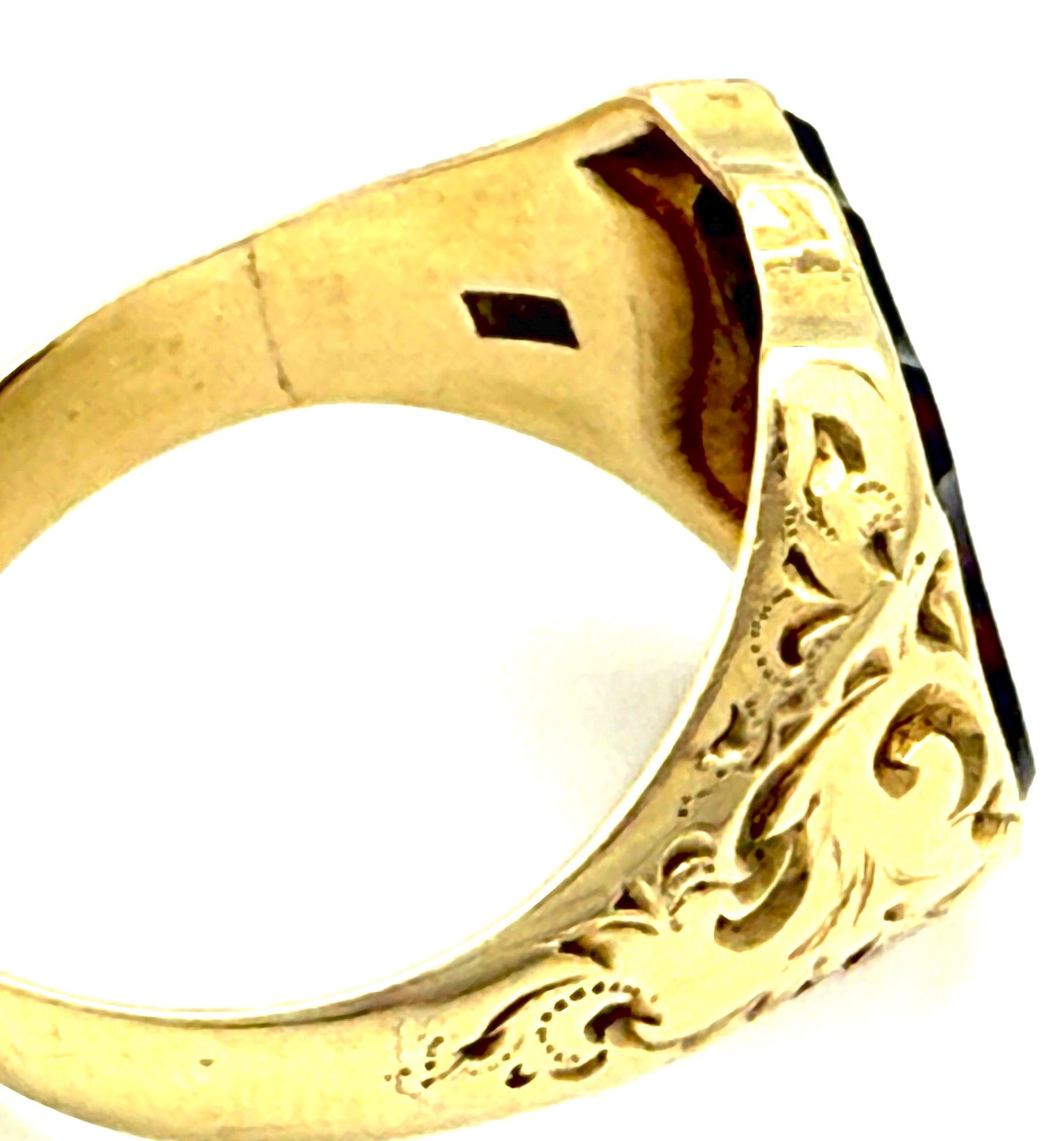Bague de chevalière ancienne en or jaune 14 K Bloodstone Heliotrope en forme de bouclier Unisexe en vente