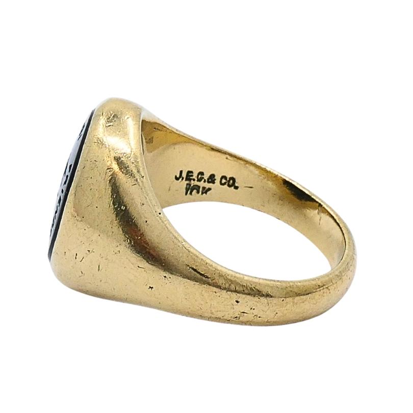 Bague chevalière ancienne en cornaline sculptée Or 10k État moyen - En vente à Beverly Hills, CA