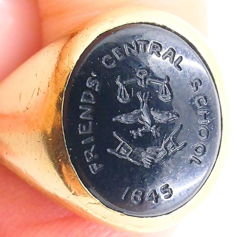 Bague chevalière ancienne en cornaline sculptée Or 10k en vente 2