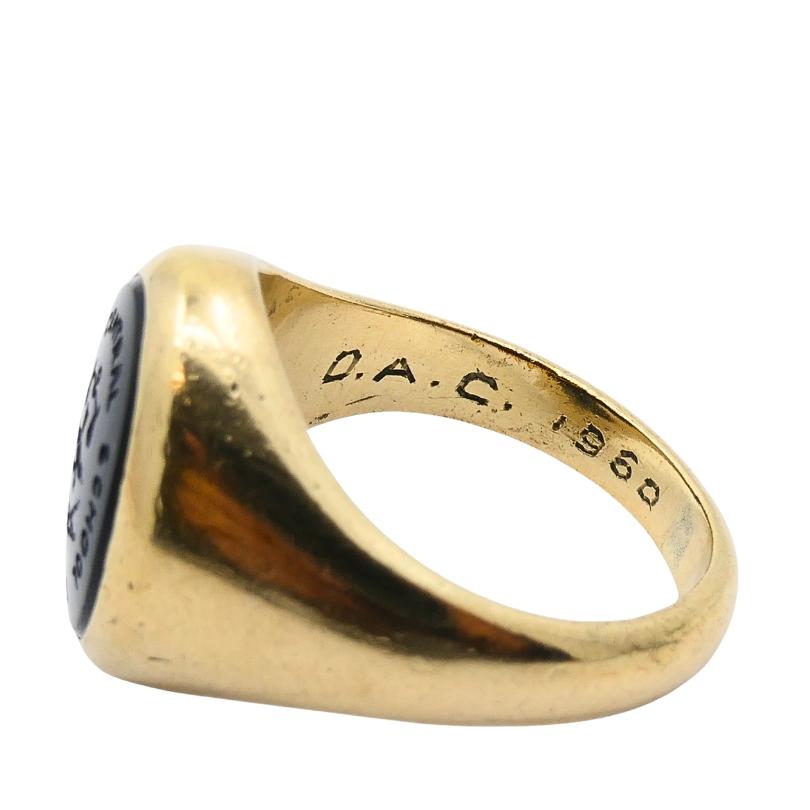 Bague chevalière ancienne en cornaline sculptée Or 10k en vente 3