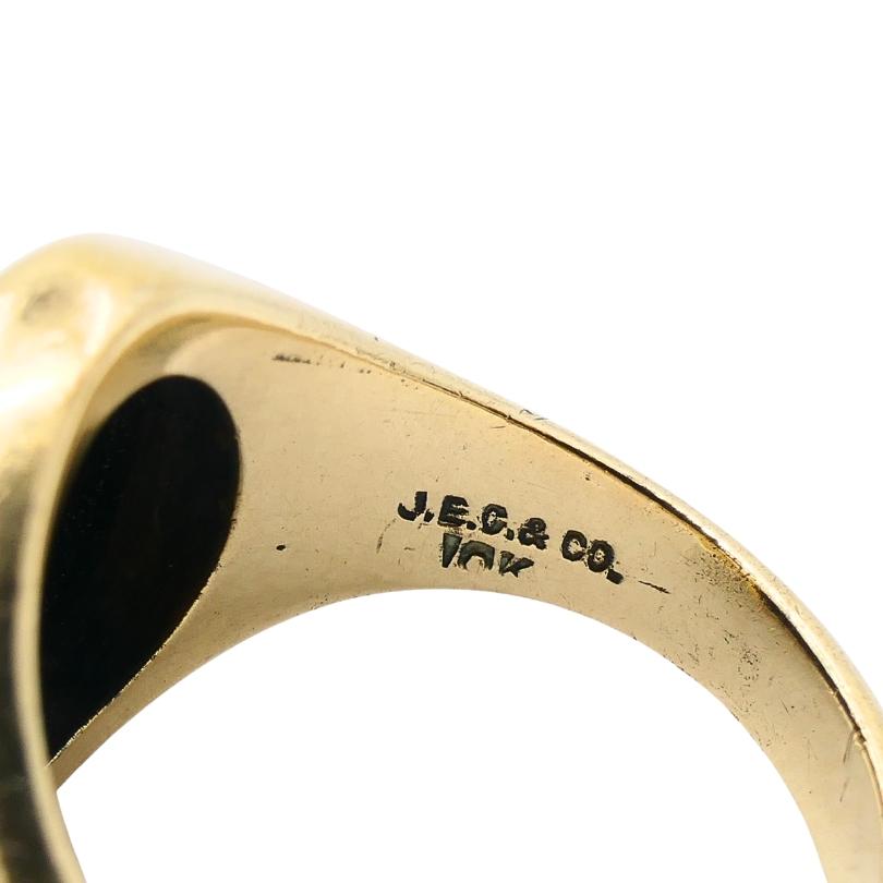 Bague chevalière ancienne en cornaline sculptée Or 10k en vente 4