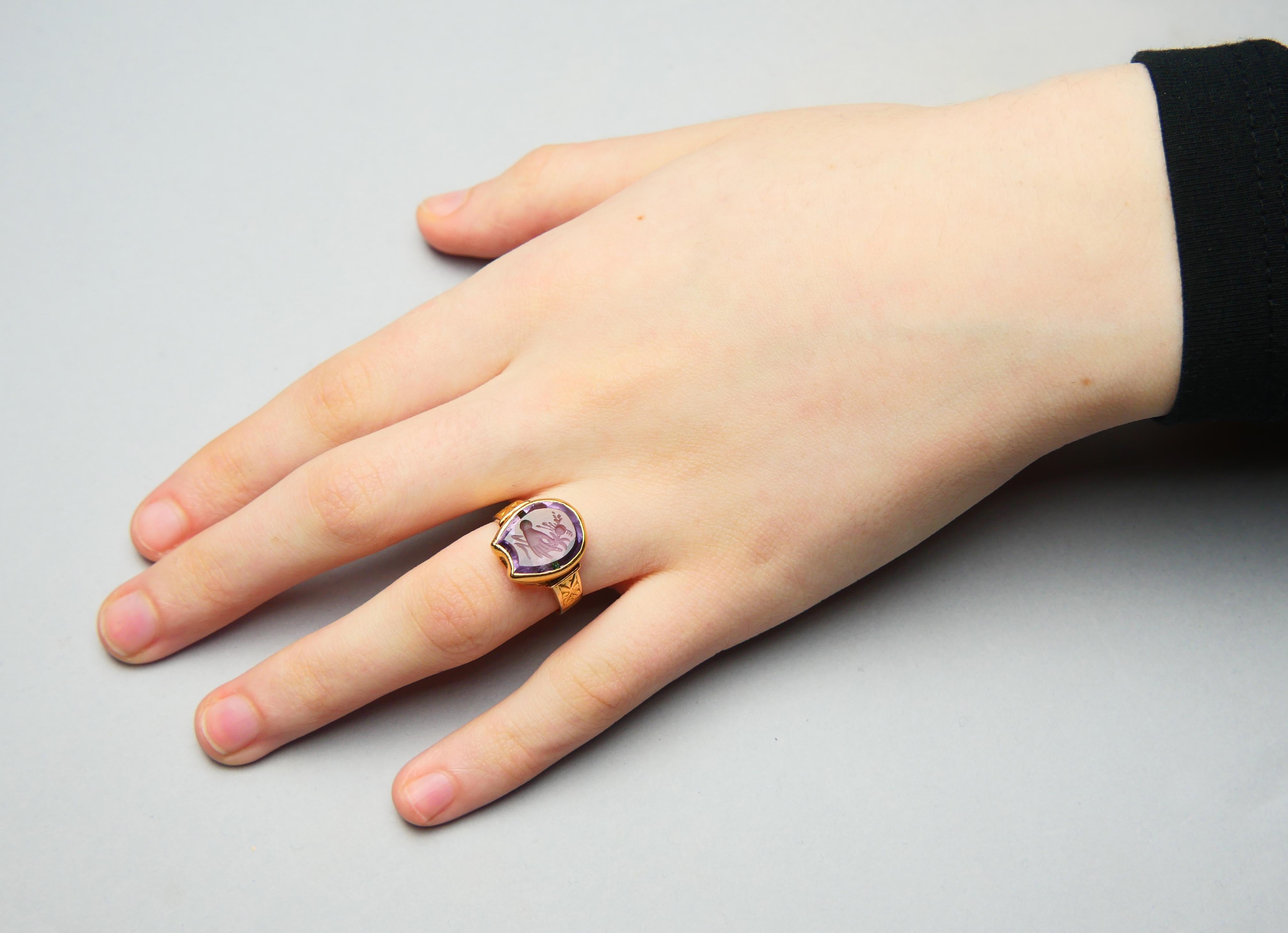 Antique Signet Ring Hand and Flower Intaglio Amethyst solid 18K Ø6.5US/5.1gr For Sale 6