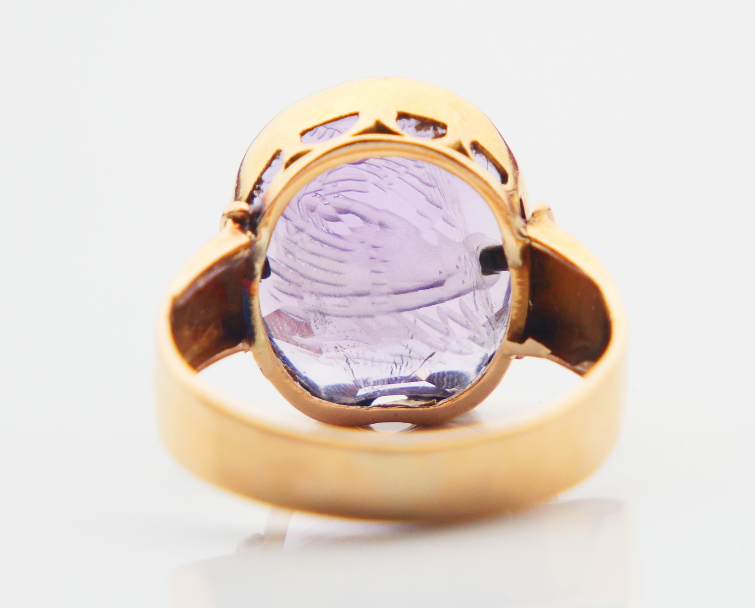 Shield Cut Antique Signet Ring Hand and Flower Intaglio Amethyst solid 18K Ø6.5US/5.1gr For Sale