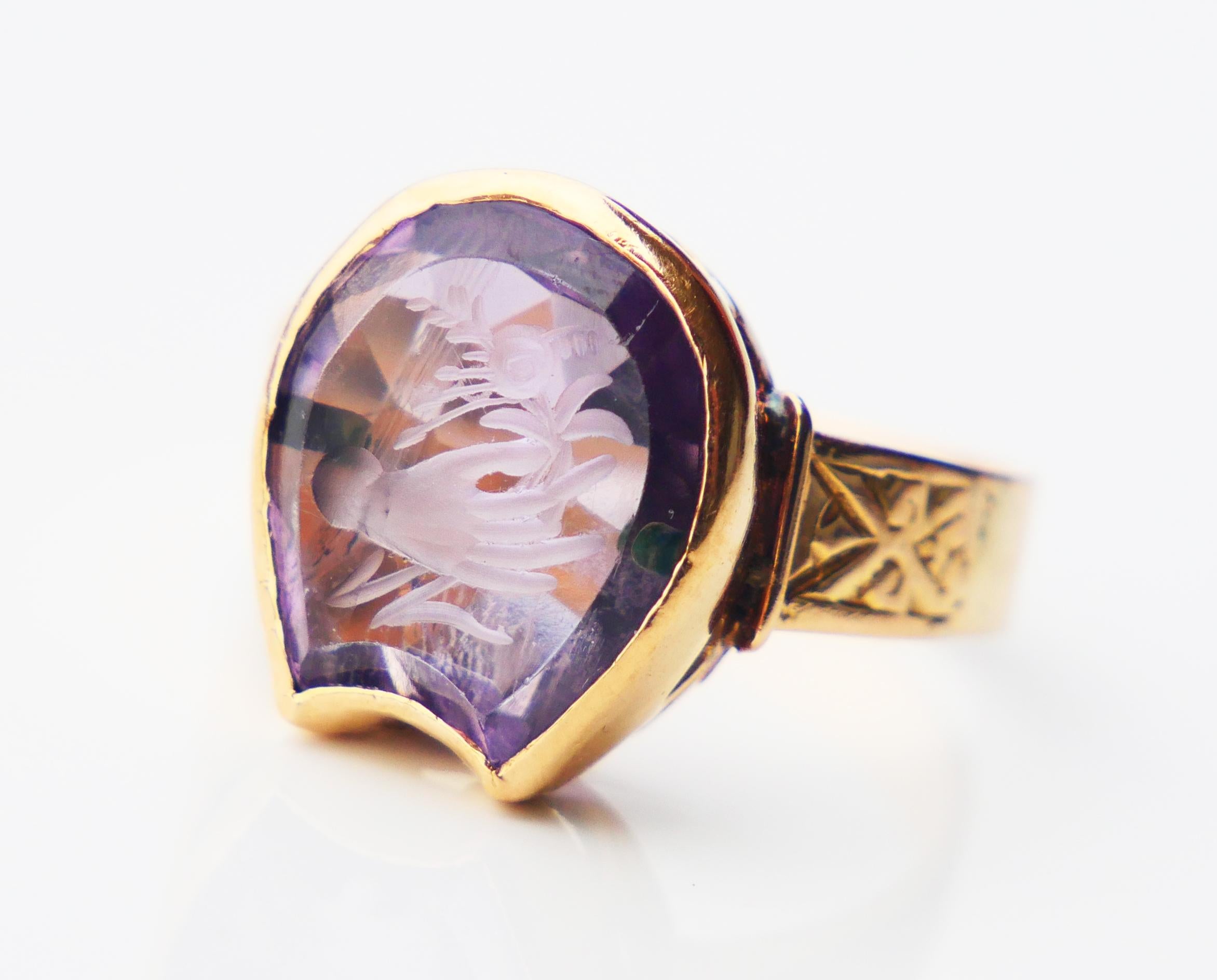 Antique Signet Ring Hand and Flower Intaglio Amethyst solid 18K Ø6.5US/5.1gr For Sale 1