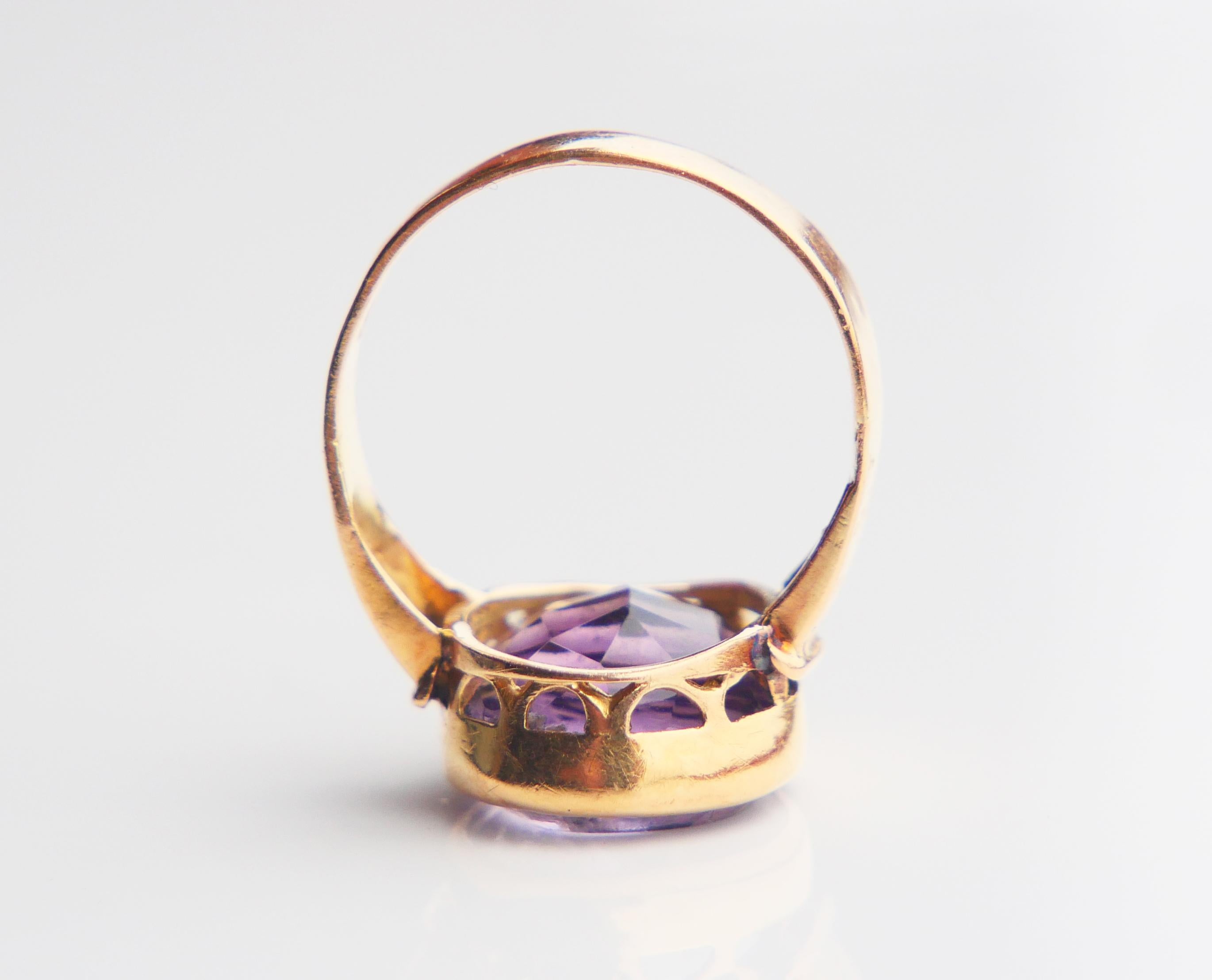 Women's or Men's Antique Signet Ring Hand and Flower Intaglio Amethyst solid 18K Ø6.5US/5.1gr For Sale