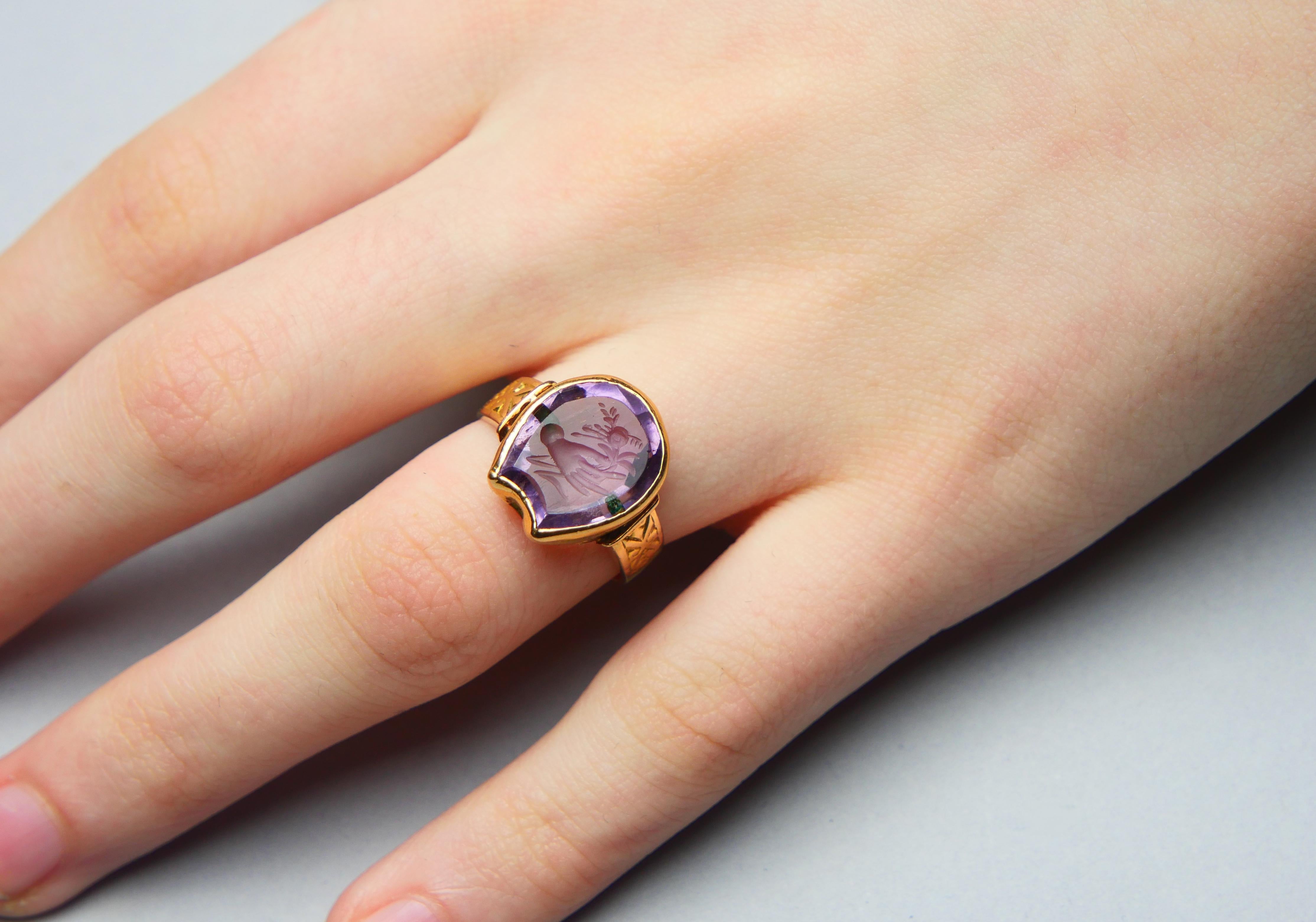 Antique Signet Ring Hand and Flower Intaglio Amethyst solid 18K Ø6.5US/5.1gr For Sale 4