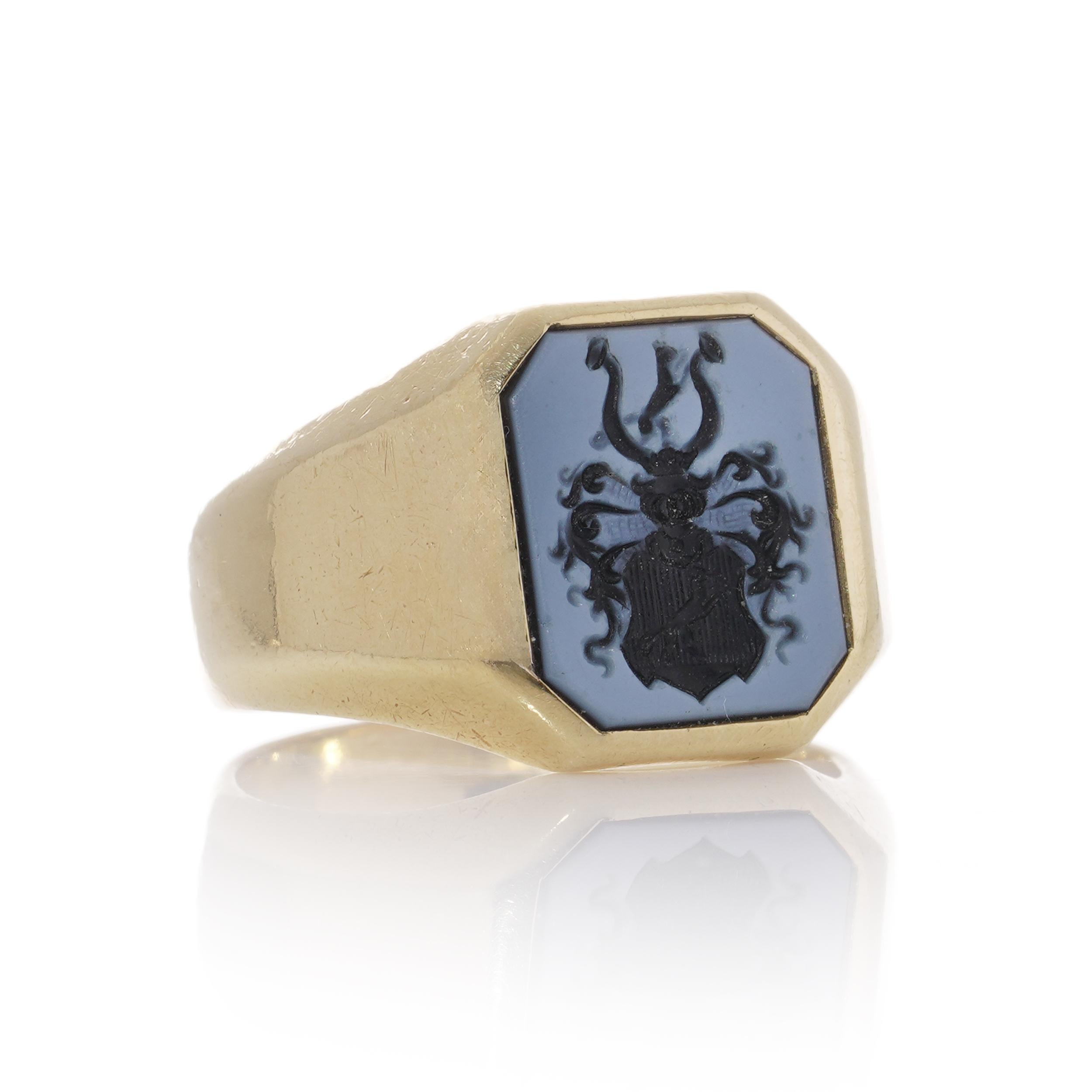 Men's Antique signet ring with a family crest with carved sardonyx intaglio For Sale