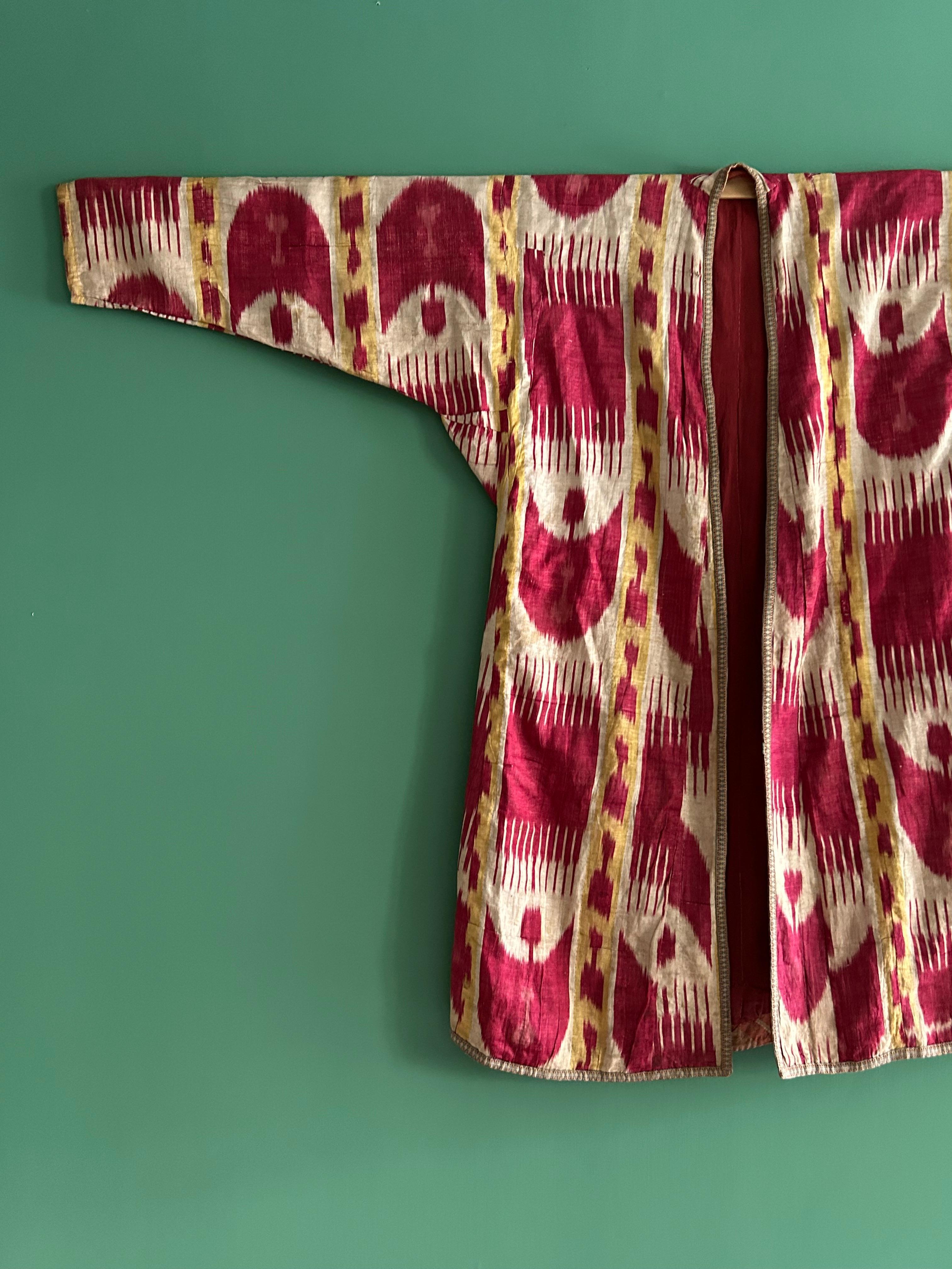 Antique Silk and Cotton Chapan in Red and Yellow, Uzbekistan, 19th Century In Good Condition In Copenhagen K, DK