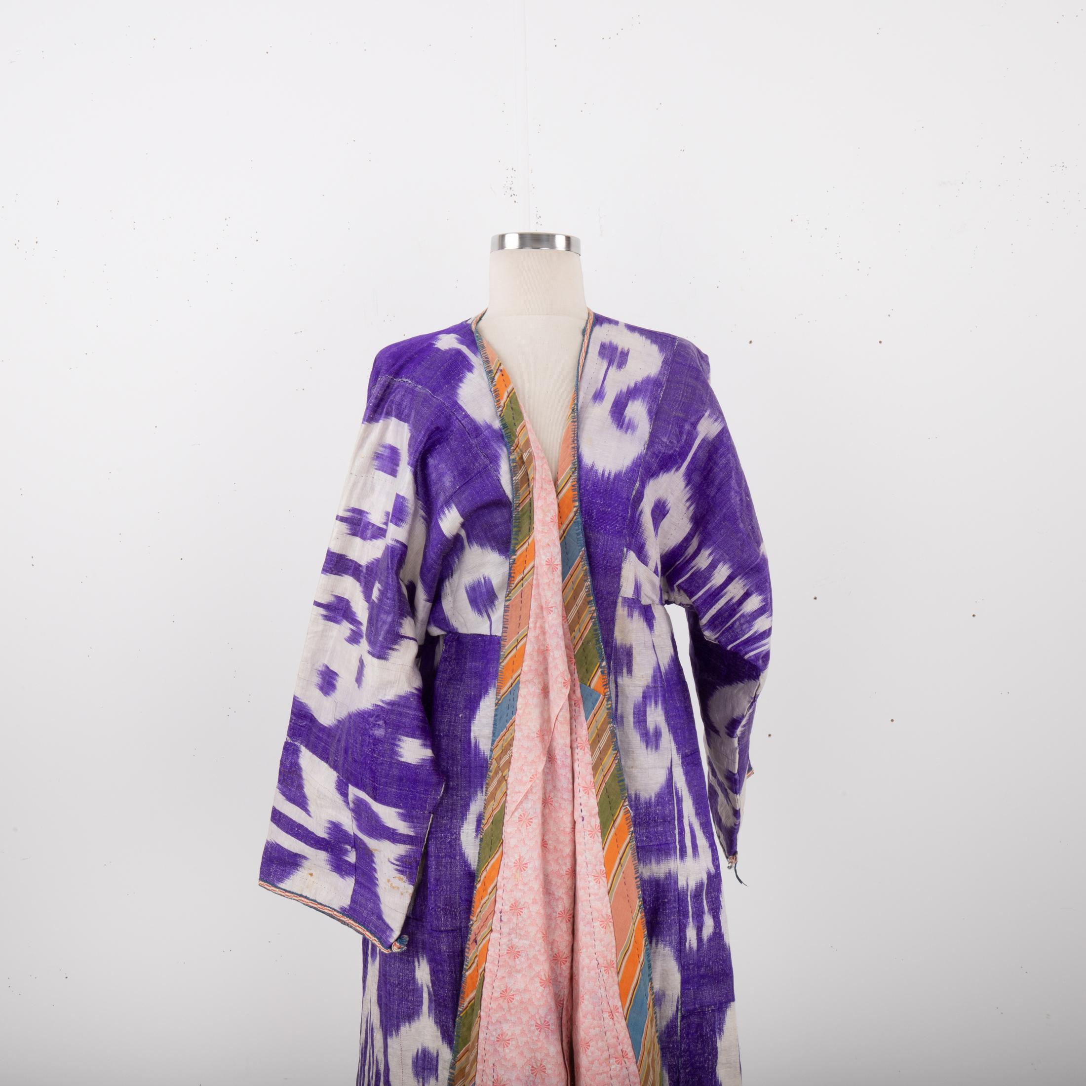 Antiker Ikat Chapan aus Seide und Baumwolle, Usbekistan, Ende 19. im Angebot 4