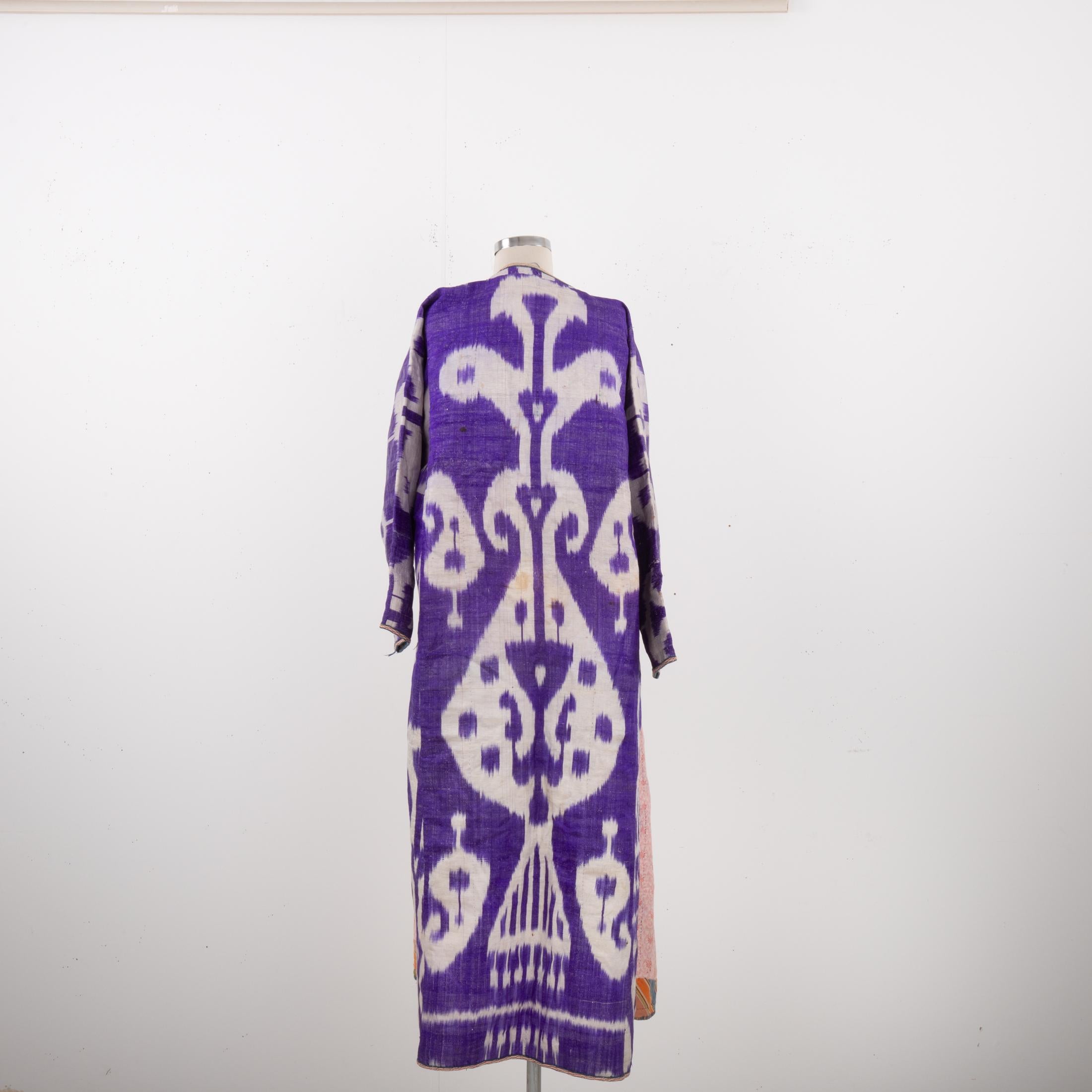 Antiker Ikat Chapan aus Seide und Baumwolle, Usbekistan, Ende 19. im Angebot 5