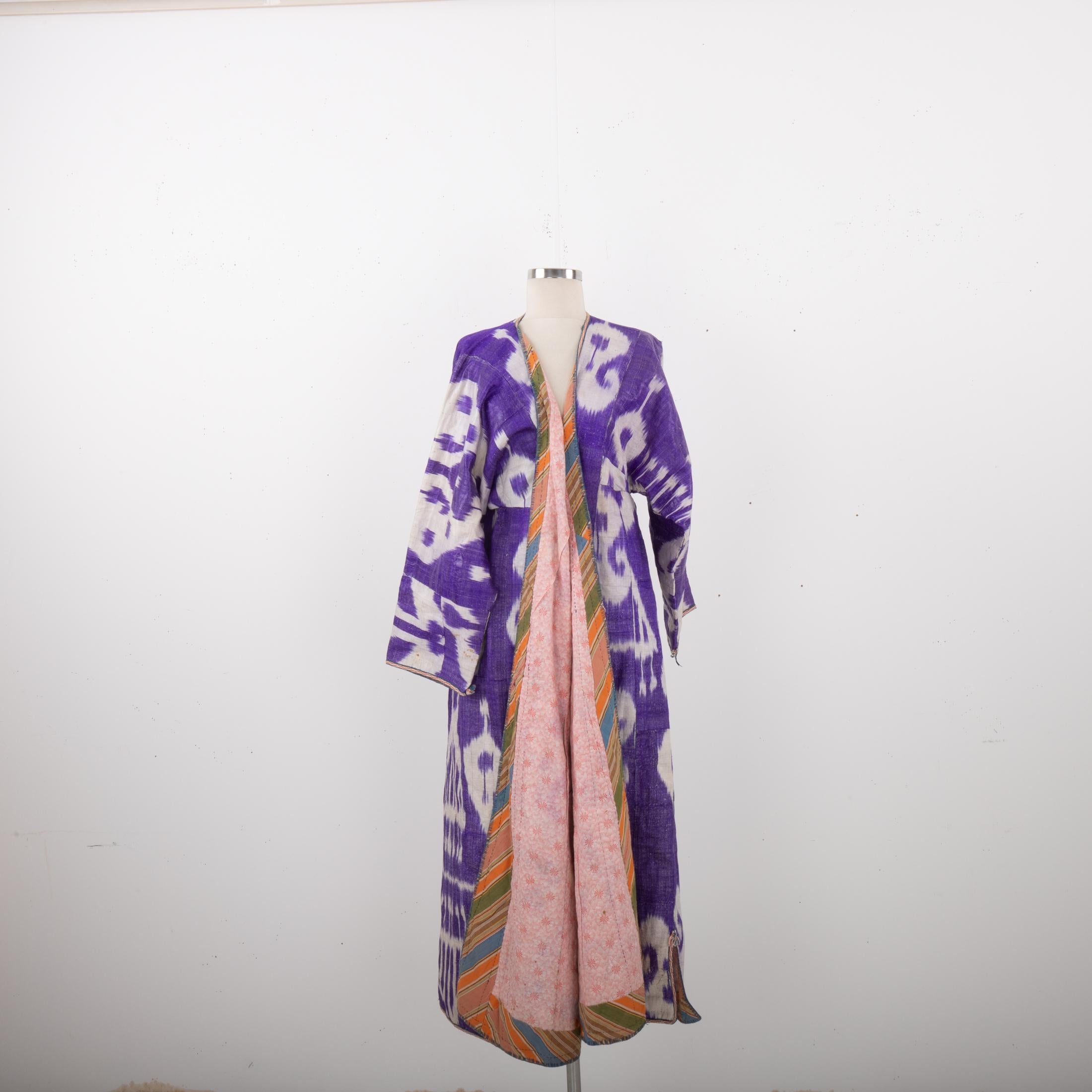 Antiker Ikat Chapan aus Seide und Baumwolle, Usbekistan, Ende 19. im Angebot 3