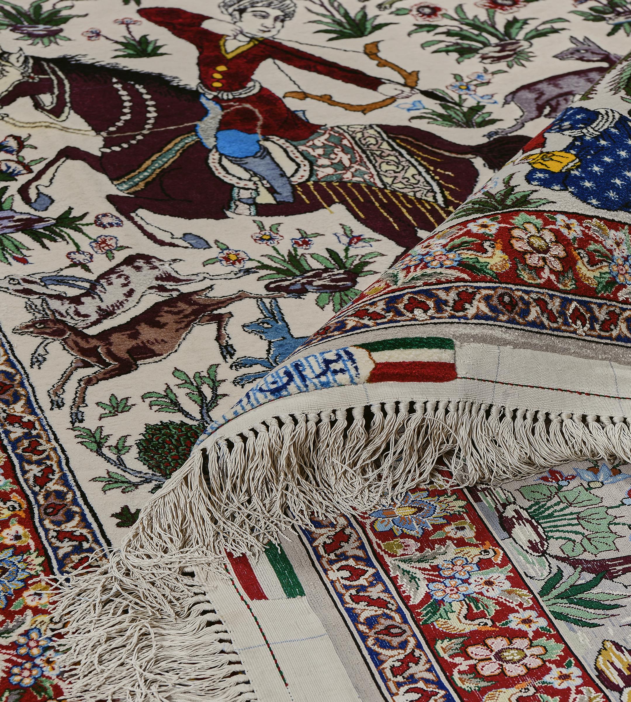 Alfombra antigua de seda y lana firmada Akbaroff Persa Isfahan Escena de caza en venta 4