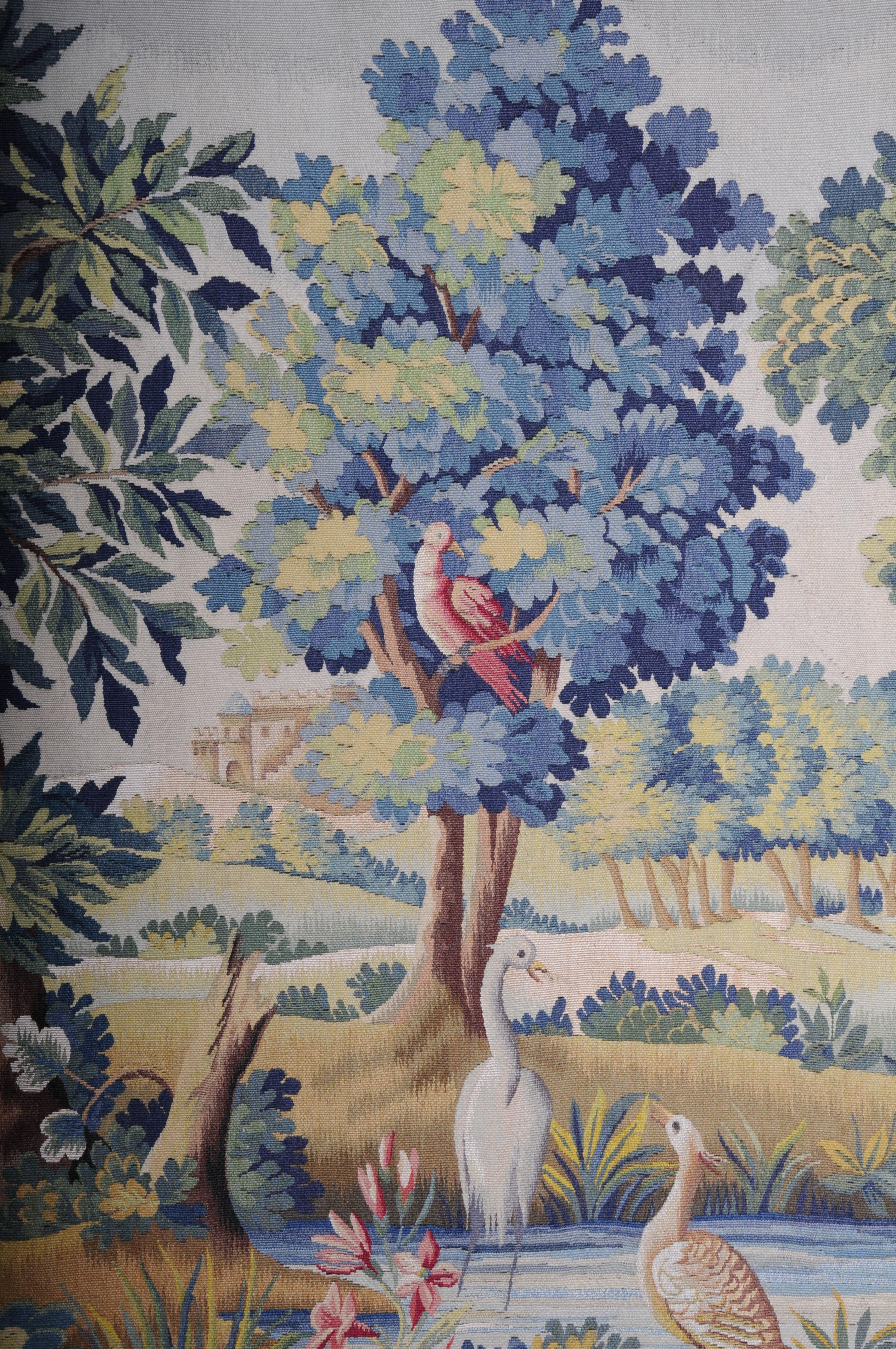 Français Tapis mural ancien en soie d'Aubosson, France fin 19ème siècle. motif Verdure, signé en vente