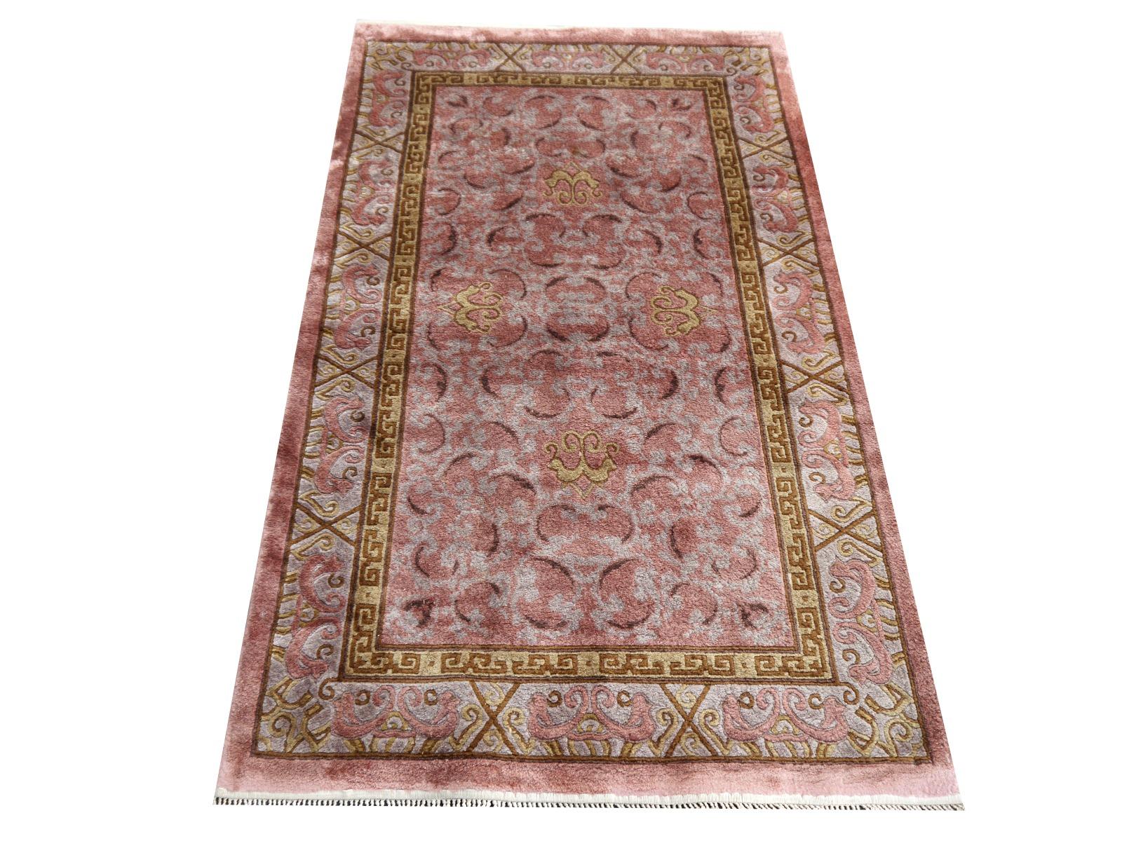 Vintage Silk Chinese Rug with Khotan Design & Style
A stunning semi antique silk rug.
Design: Khotan
Collection: Vintage and antique rugs by Djoharian Collection
Size: 155 x 93 cm / 5.0 x 3.0 ft plus fringes / tassels. 
Materials: 100% pure natural
