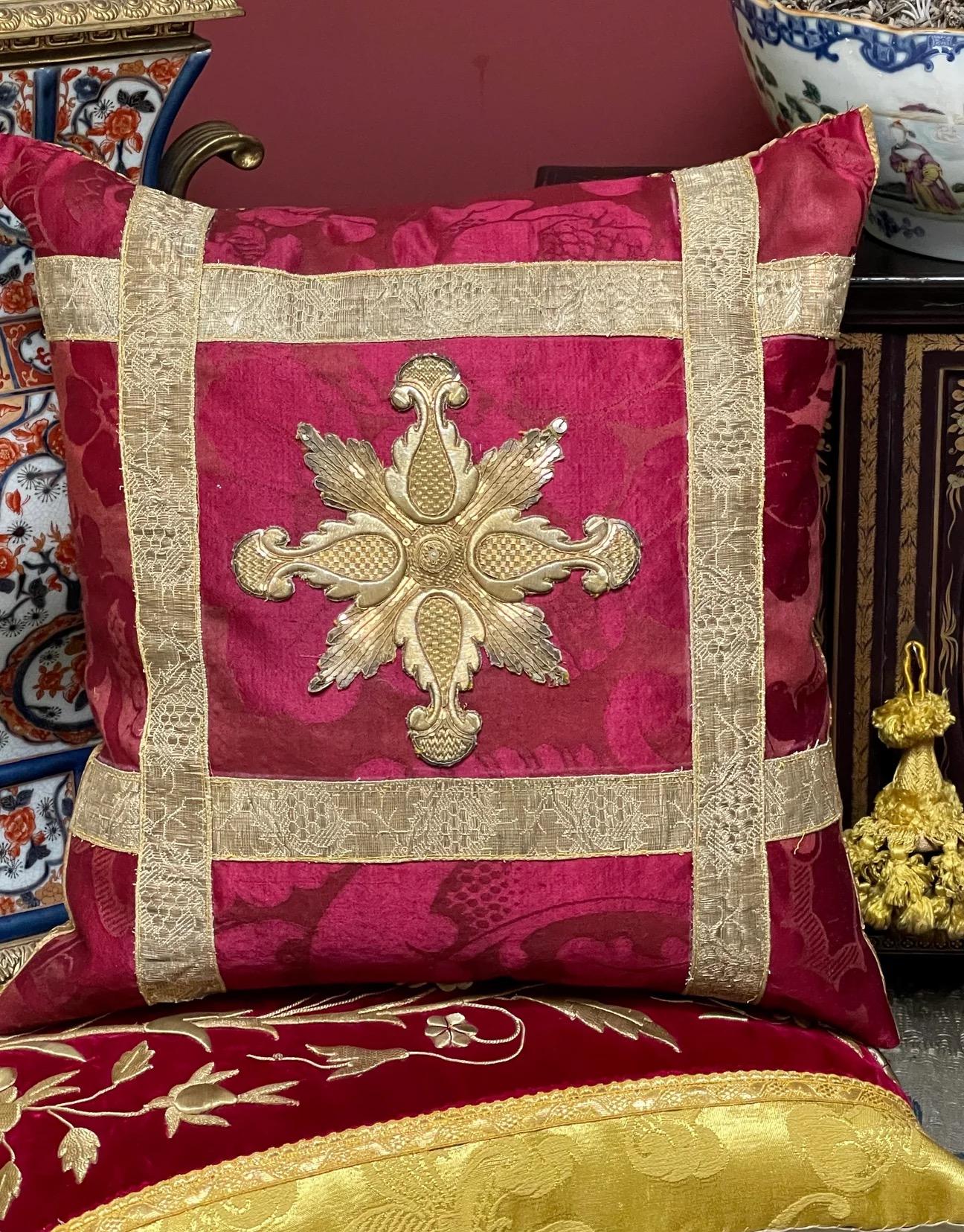 Cojín de Damasco de Seda Antiguo Hecho a mano