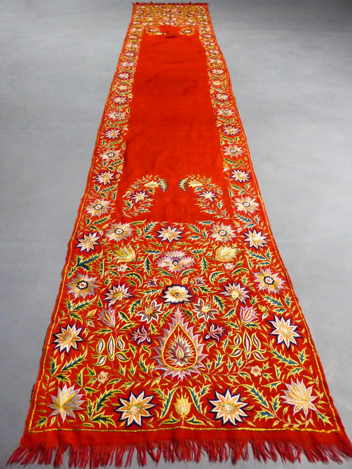 Circa 1830/1850
India for export to Europe

Very fine and soft Dehli stole in pashmina embroidered in India for export to Europe before 1850. Reversible embroidery in straight stitch of floss-silk with strong polychromy on a scarlet red pashmina