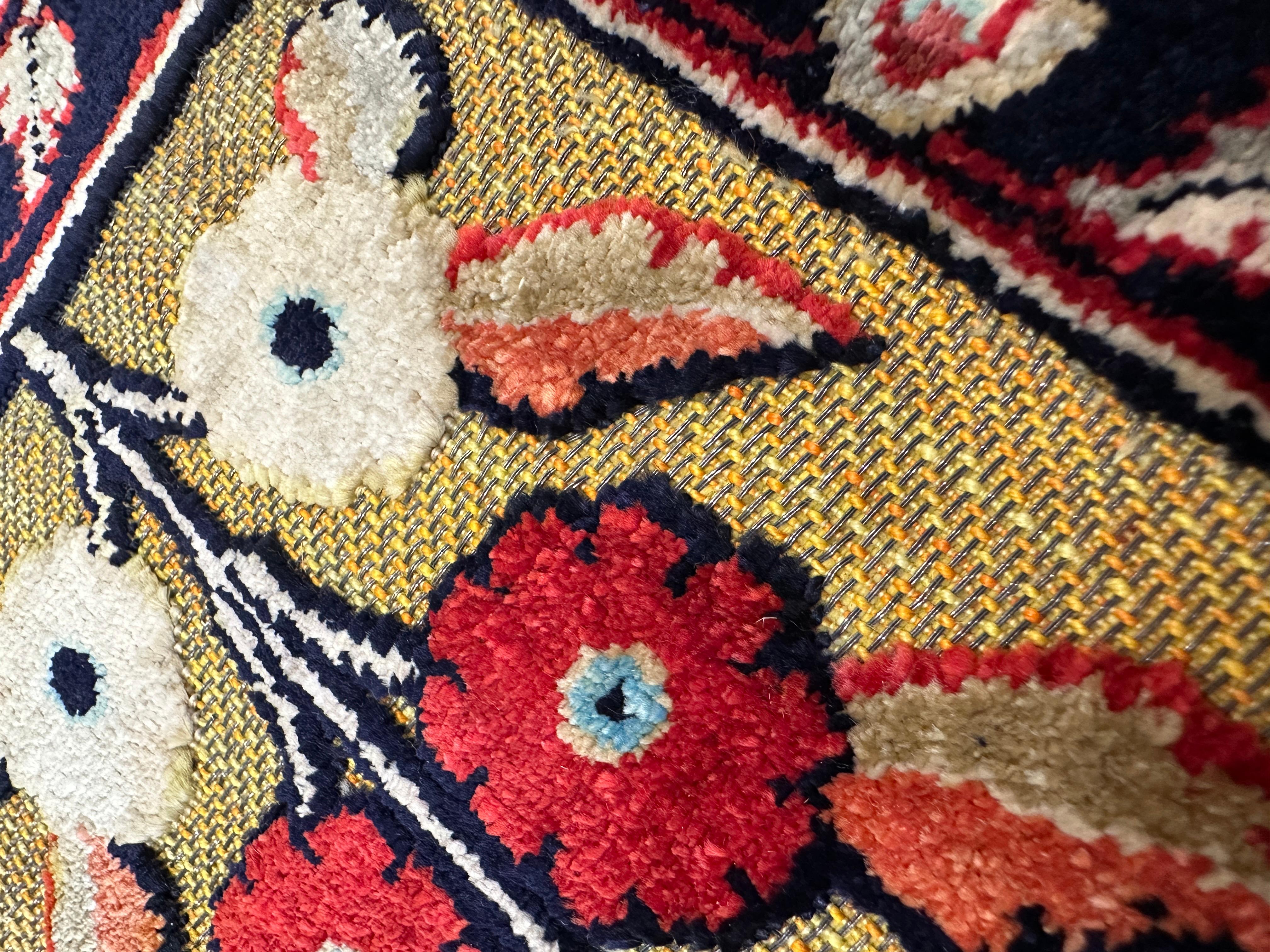 Perse Tapis d'accent persan ancien, en soie et doré en vente