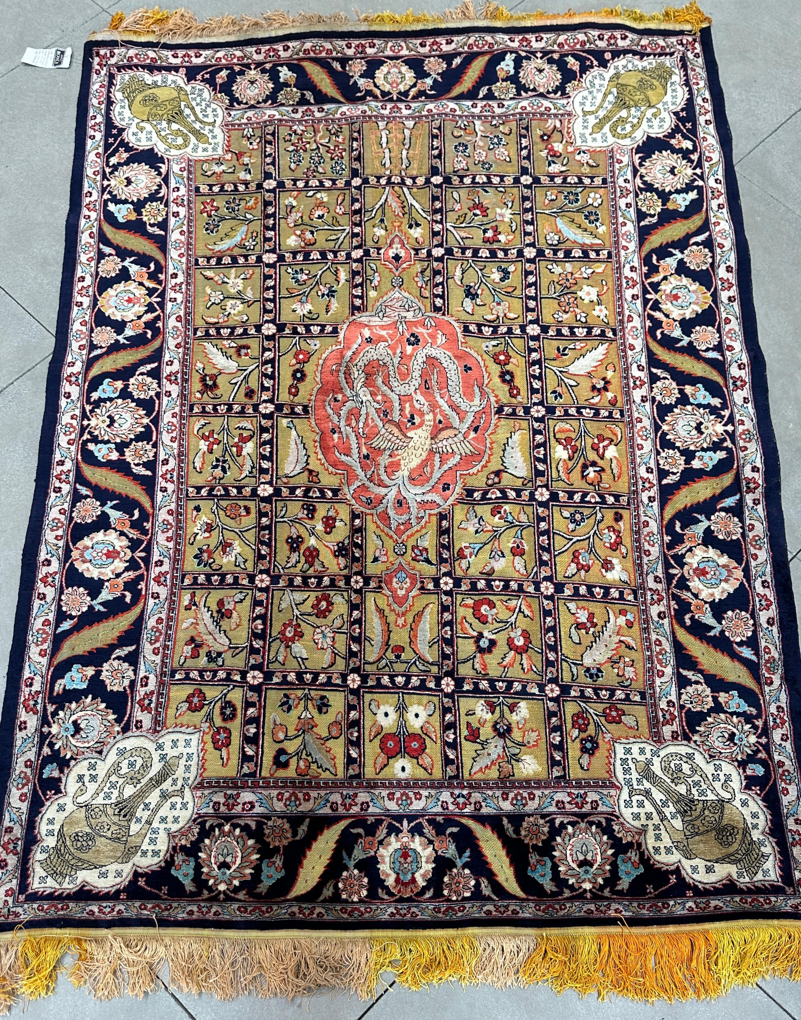 Laine Tapis d'accent persan ancien, en soie et doré en vente