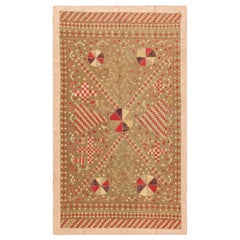 Broderie indienne en soie ancienne. Taille : 4 pieds x 7 pieds 2 po.
