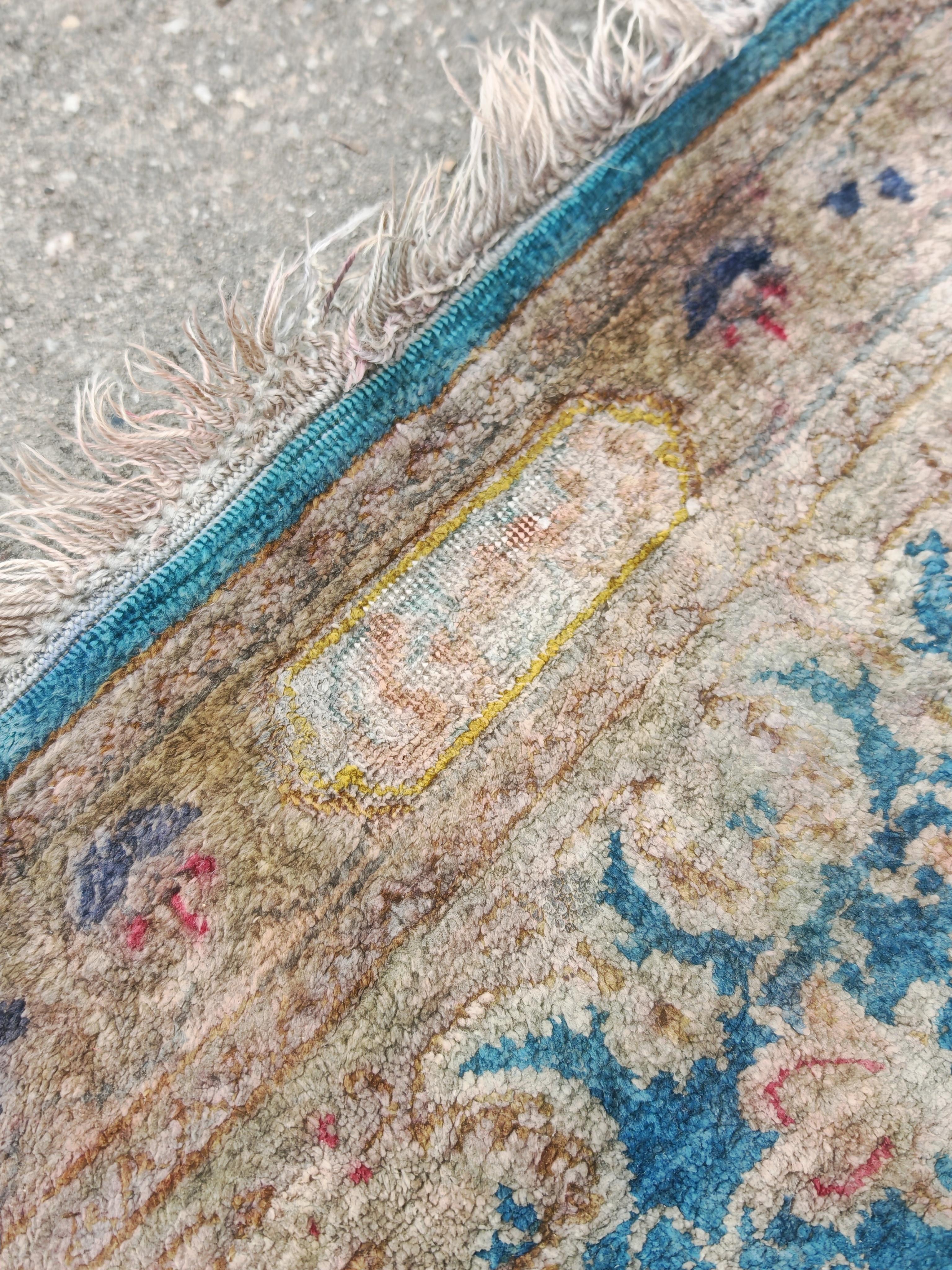 Antiker Seide auf Seide Kleiner Kerman Läufer, handgeknüpft in den 1940er Jahren (Frühes 20. Jahrhundert) im Angebot