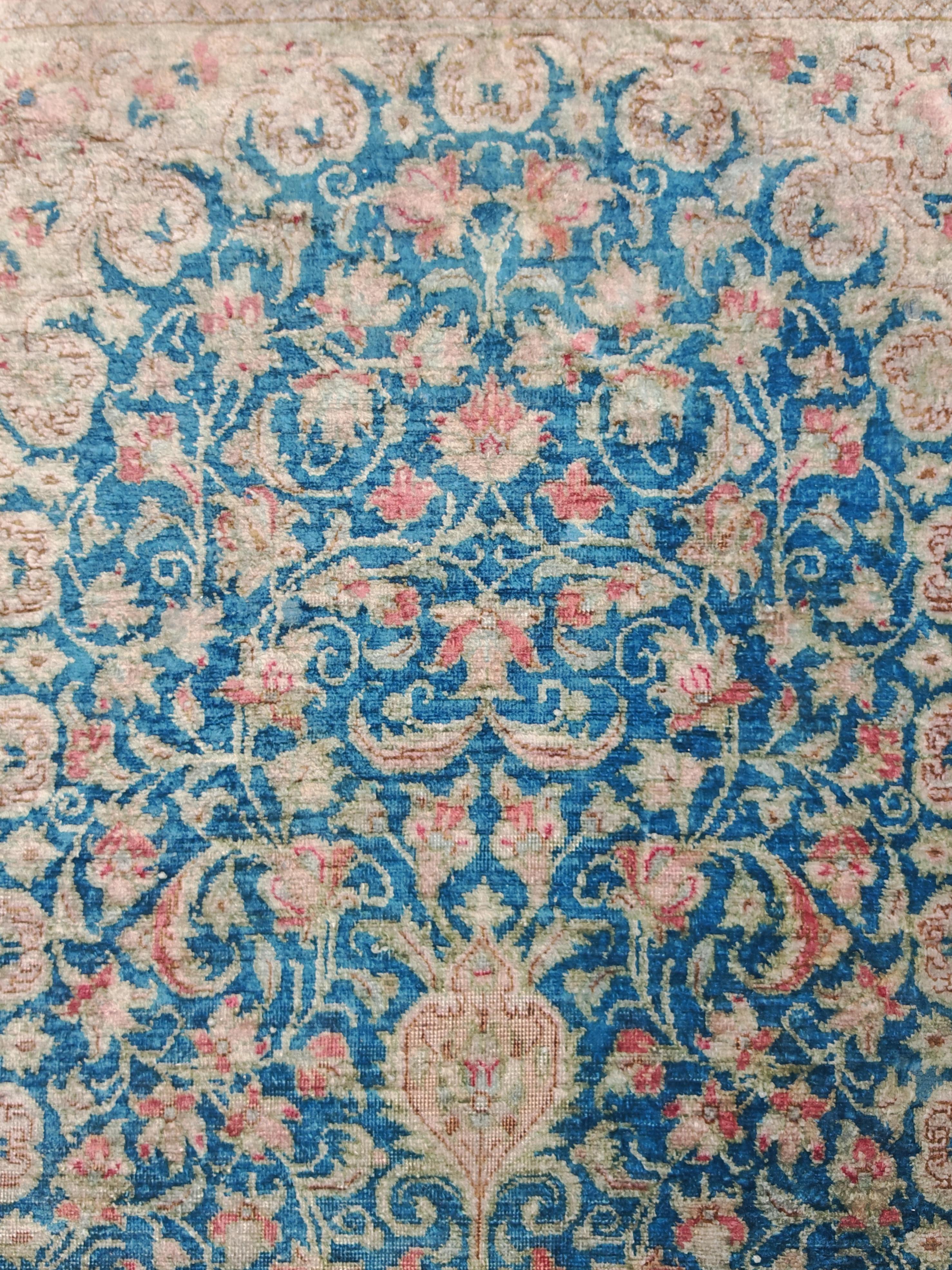 Antiker Seide auf Seide Kleiner Kerman Läufer, handgeknüpft in den 1940er Jahren im Angebot 2