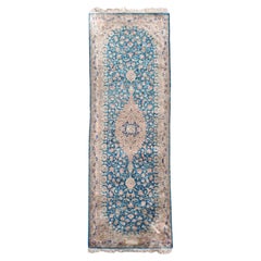 Antiker Seide auf Seide Kleiner Kerman Läufer, handgeknüpft in den 1940er Jahren