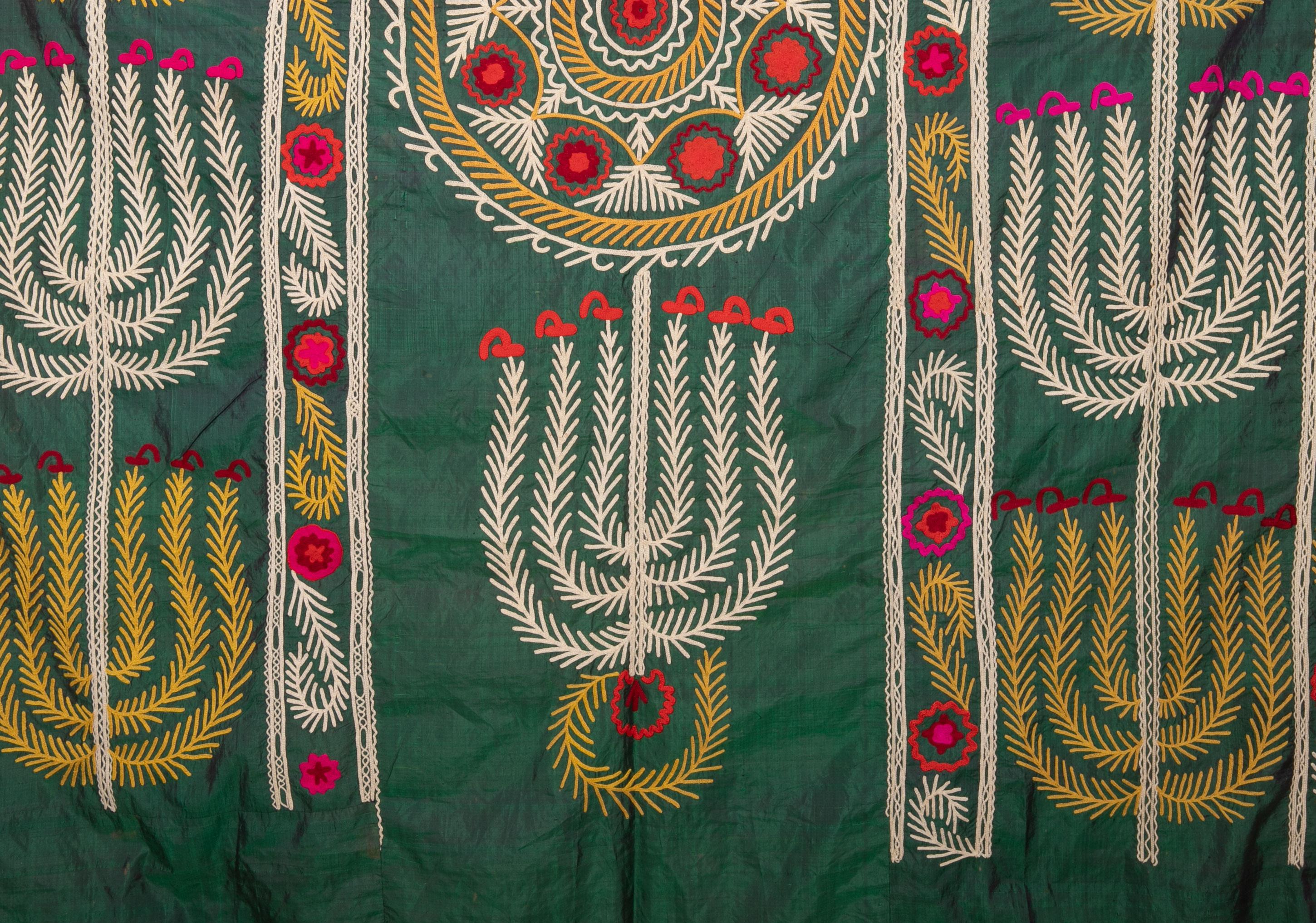 Antique Silk Suzani from Uzbekistan, Central Asia, 1900s For Sale 3