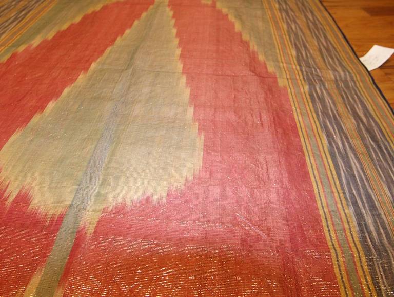 Textile ancien en soie persane de Yazd / broderie, Origine : Perse, Circa : Late 19th Century. Taille : 4 ft x 6 ft (1,22 m x 1,83 m)

