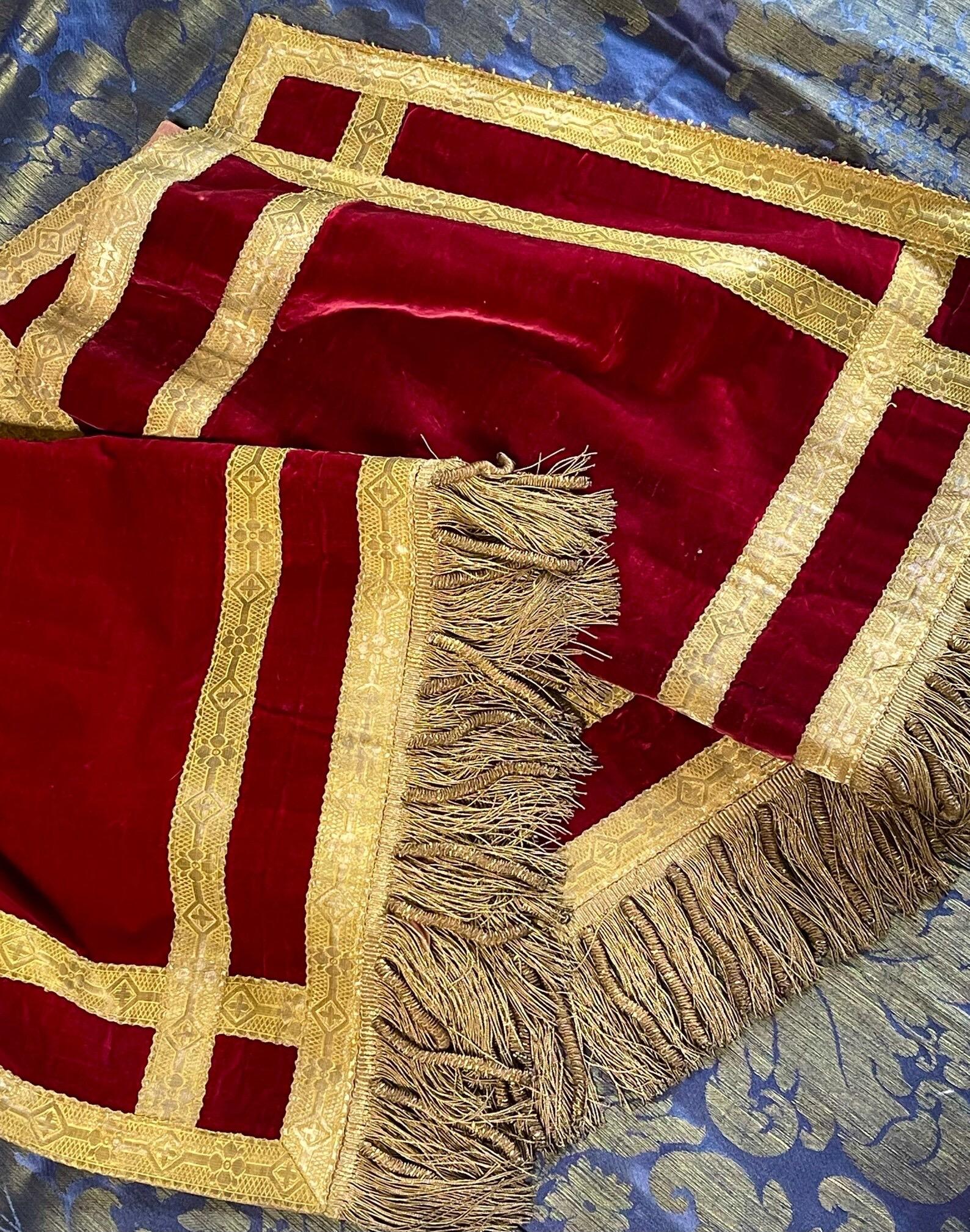 Antique French Altar Frontal / Valance

Finest quality silk velvet. Decorated with gold metallic braid . Edged with the most opulent gold metallic tassel trim

Backed with glazed cotton

Dating from circa 1800

Good antique condition throughout.