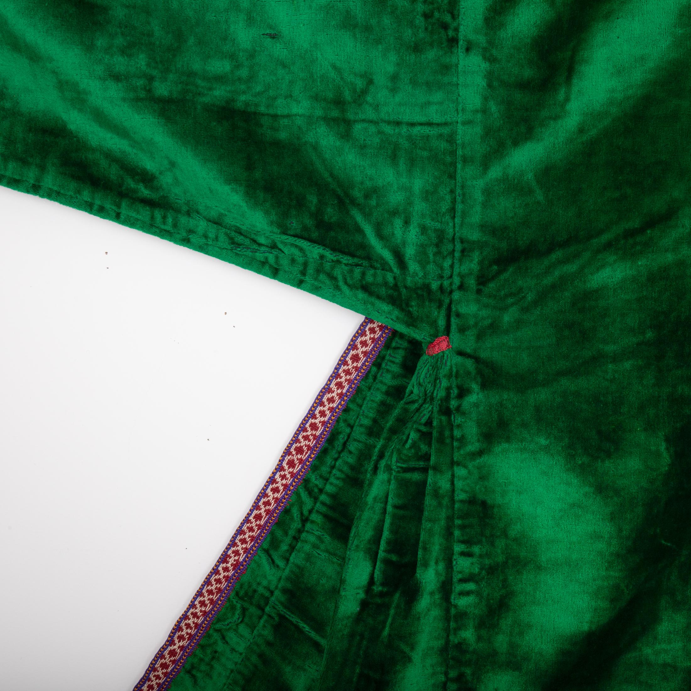 Arte popolare Antico Chapan in velluto di seta, Uzbekistan, 1900 in vendita