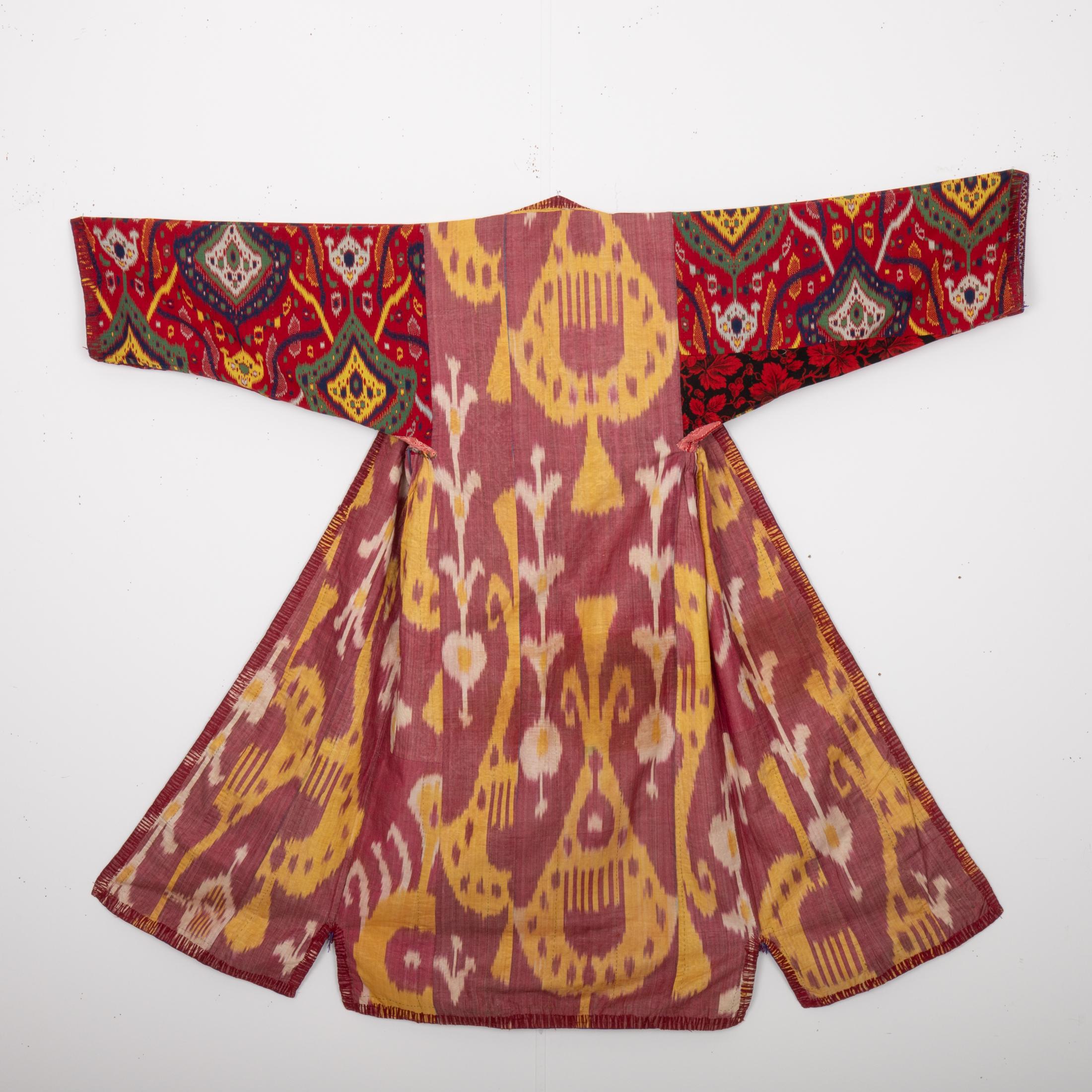 Antico Chapan in velluto di seta, Uzbekistan, 1900 In condizioni discrete in vendita a Istanbul, TR