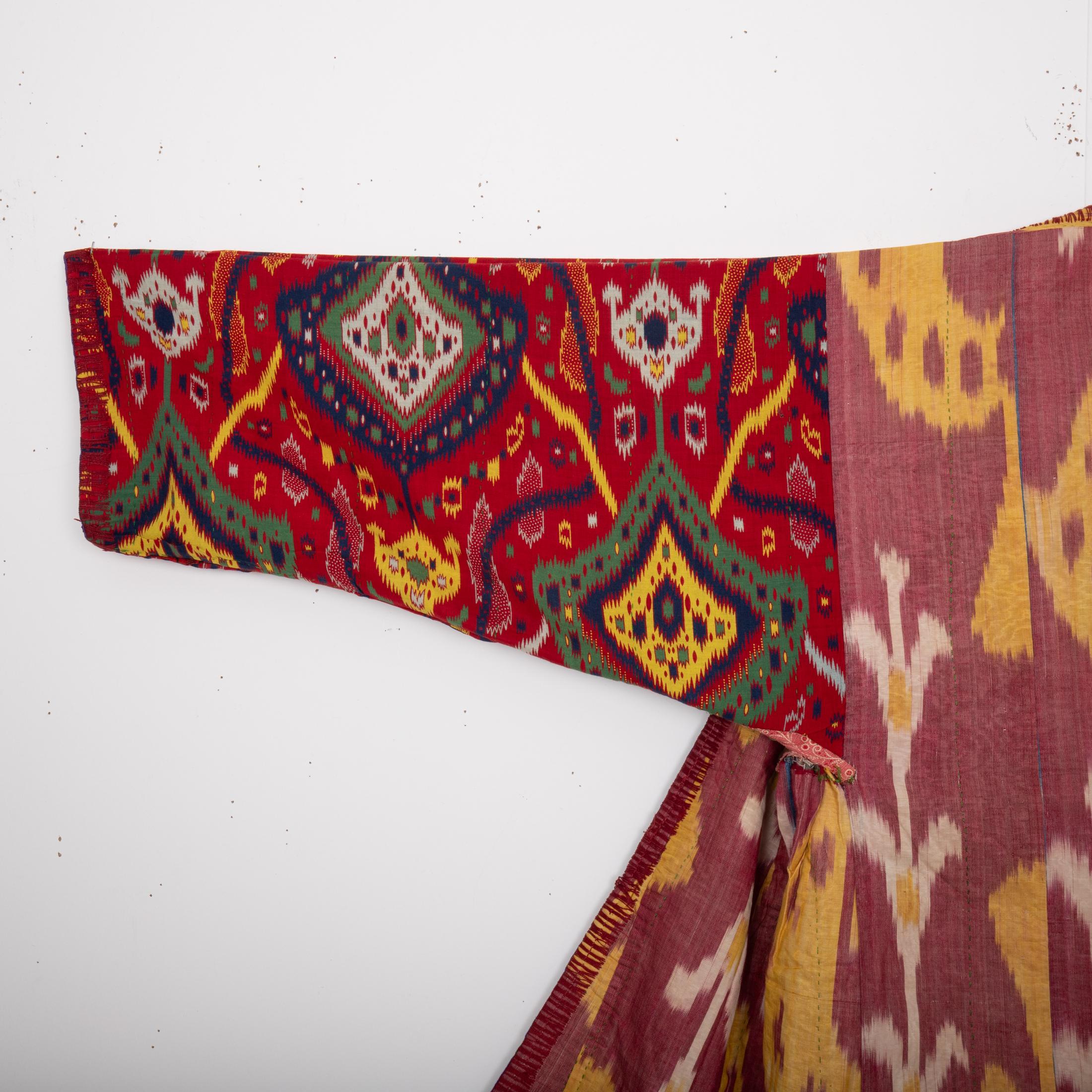 XX secolo Antico Chapan in velluto di seta, Uzbekistan, 1900 in vendita